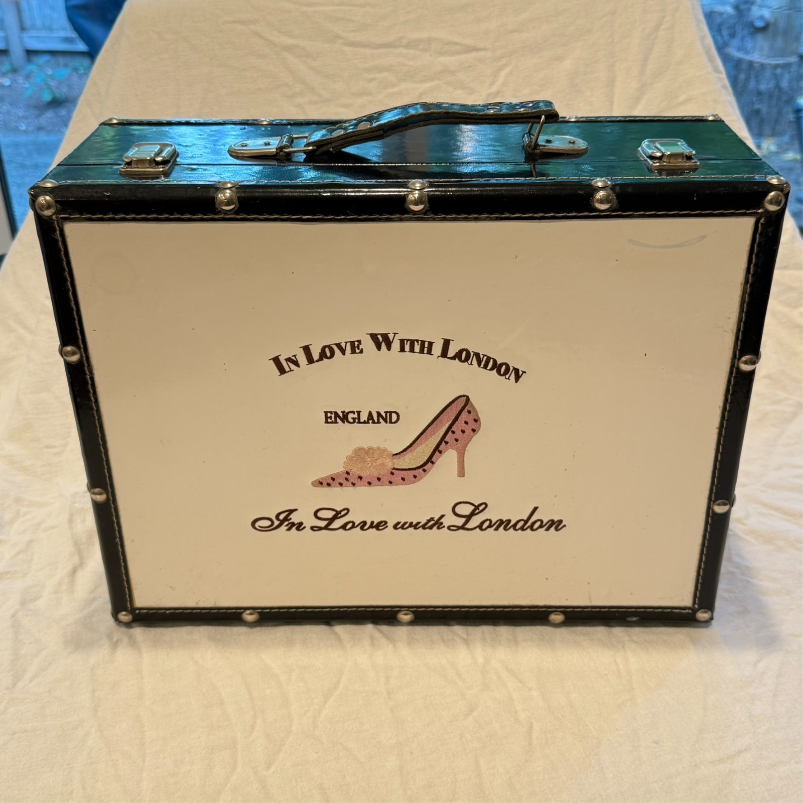 Vintage 3 Piece Black/White Luggage Suitcase Set “In Love With London” Heels