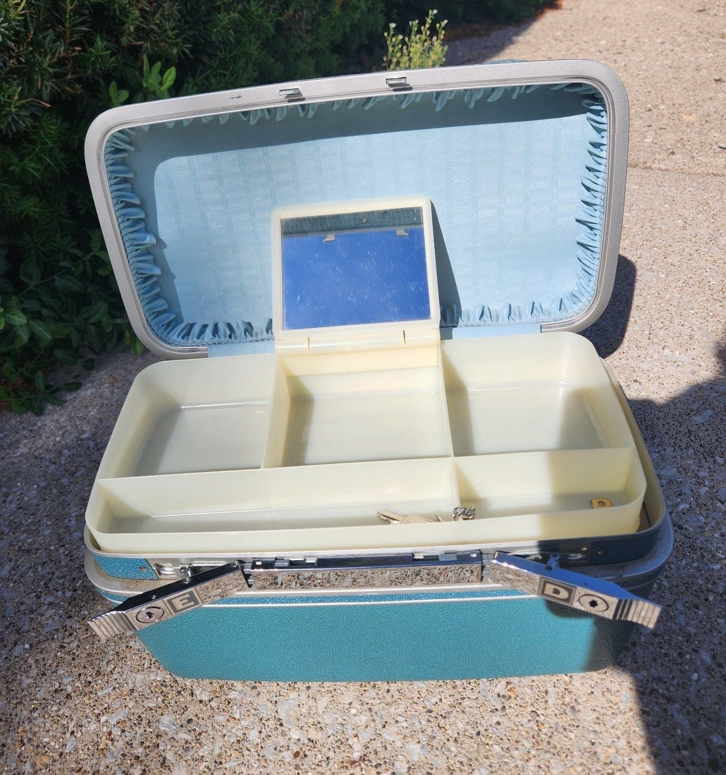 Vtg Samsonite Silhouette Blue Train Case Cosmetic Travel Bag with Tray and Keys