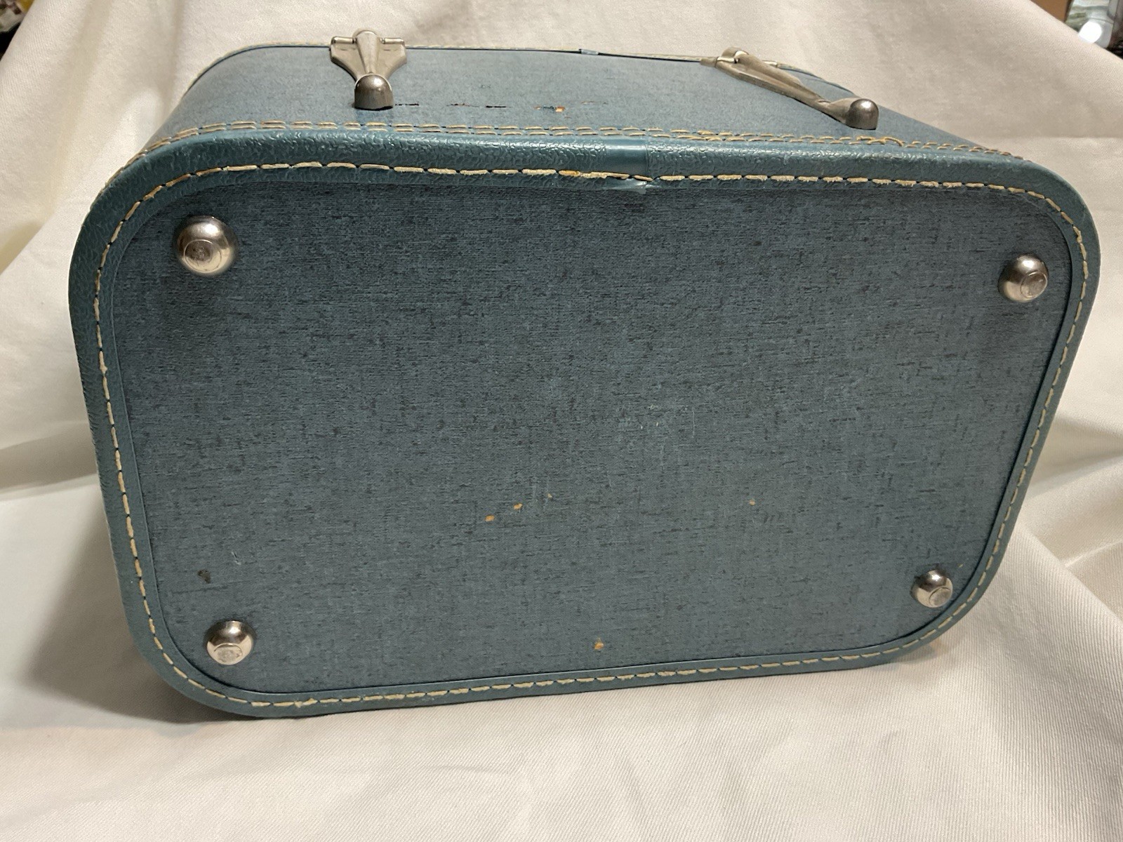 Vintage Hard Shell Blue Overnight Train Makeup/Storage Case no key
