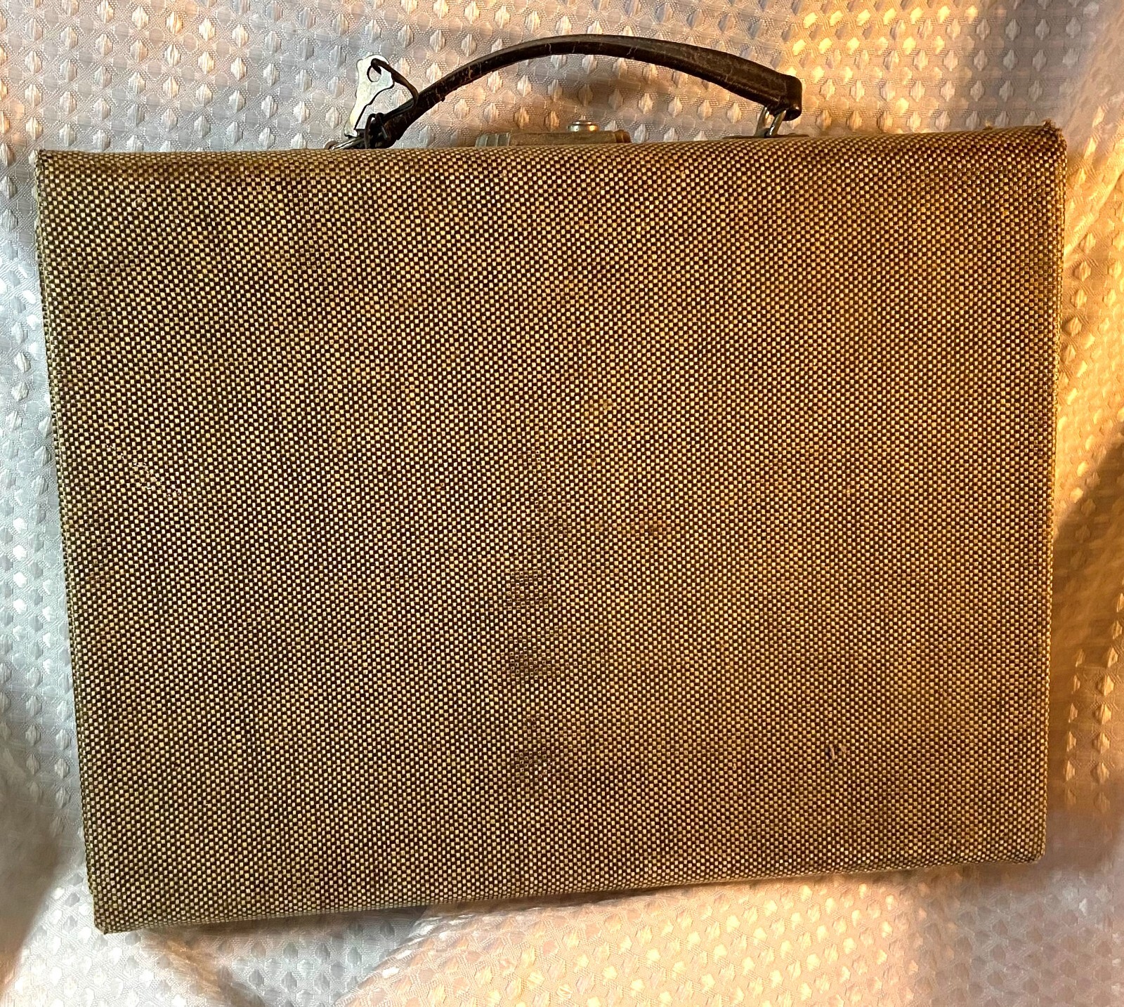 VINTAGE + RARE 1940’s TRAIN TRAVEL VANITY LUGGAGE CASE COMPLETE ACCESORIES + KEY