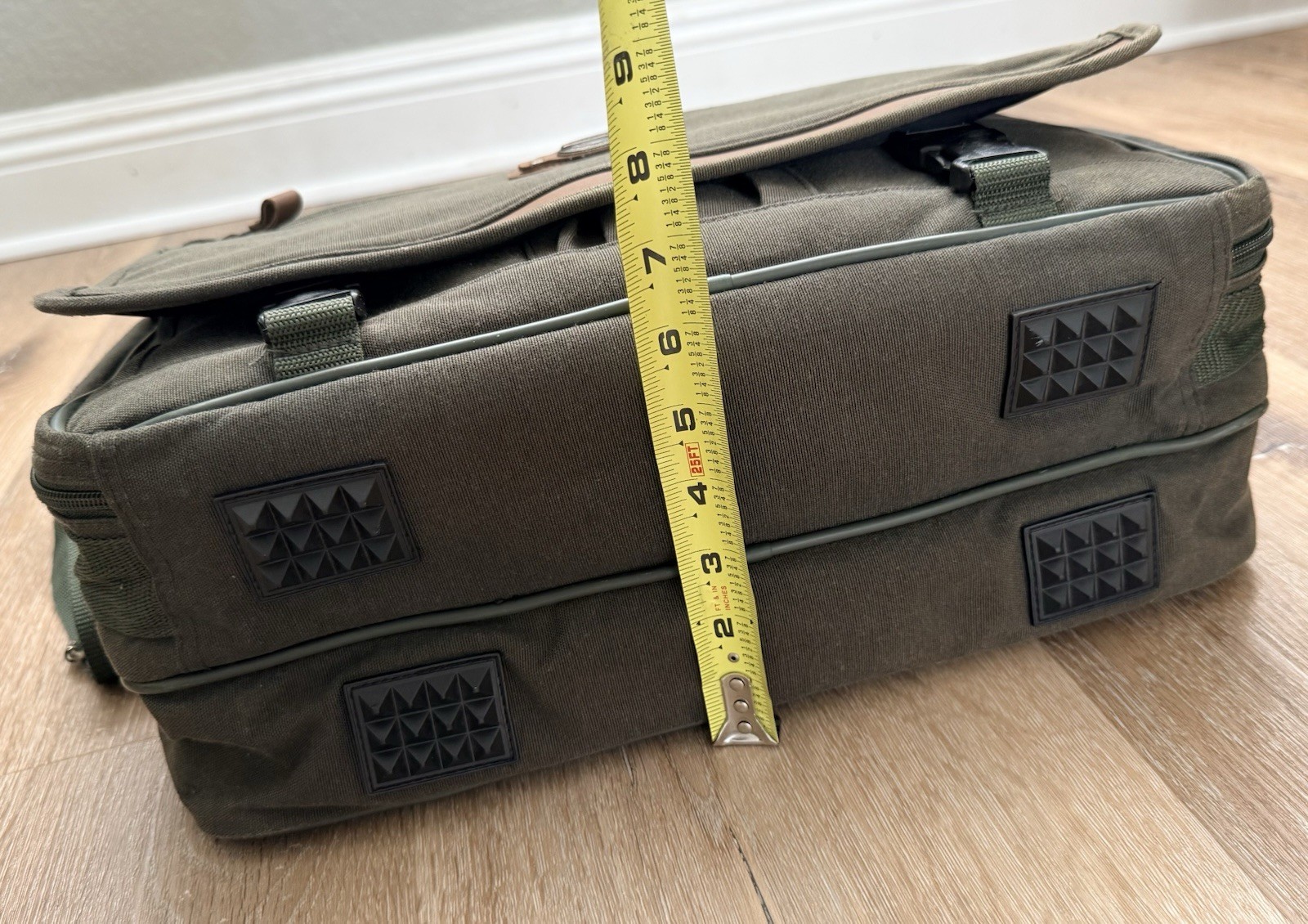 Jeep 90’s Vintage Travel Equipment Line Laptop/Trip Bag Carry Case Army Green