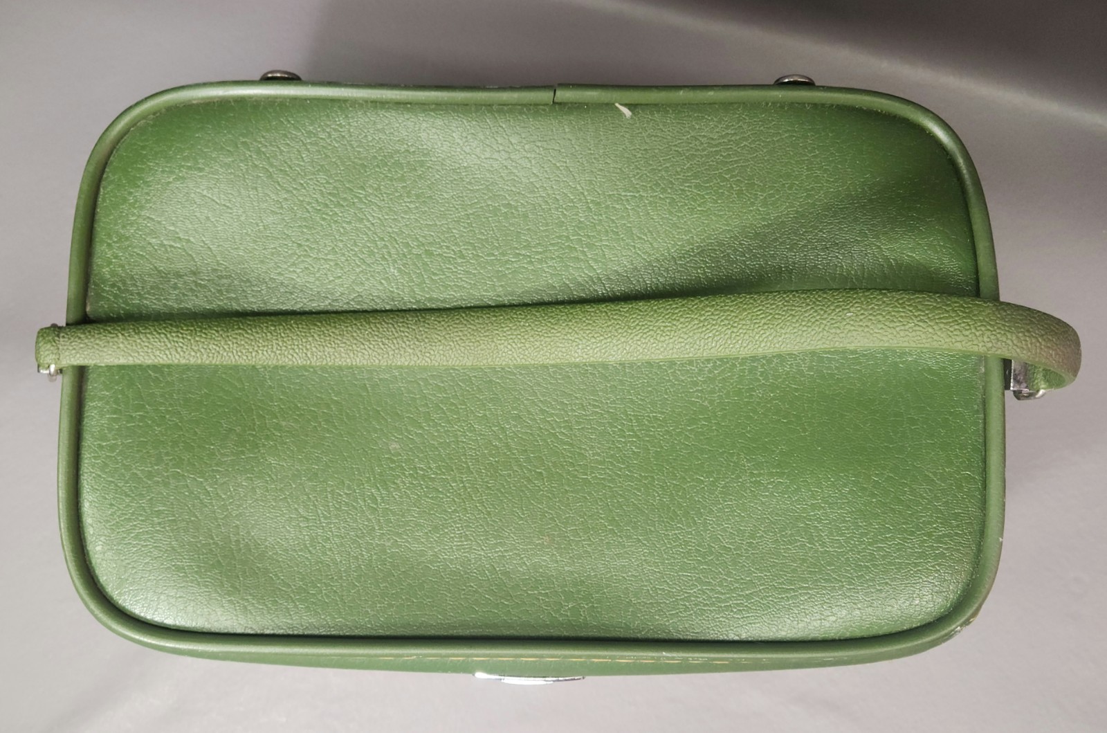 Vintage 1960s Sears Avocado Green Featherlite Train Case/Cosmetics Case/READ