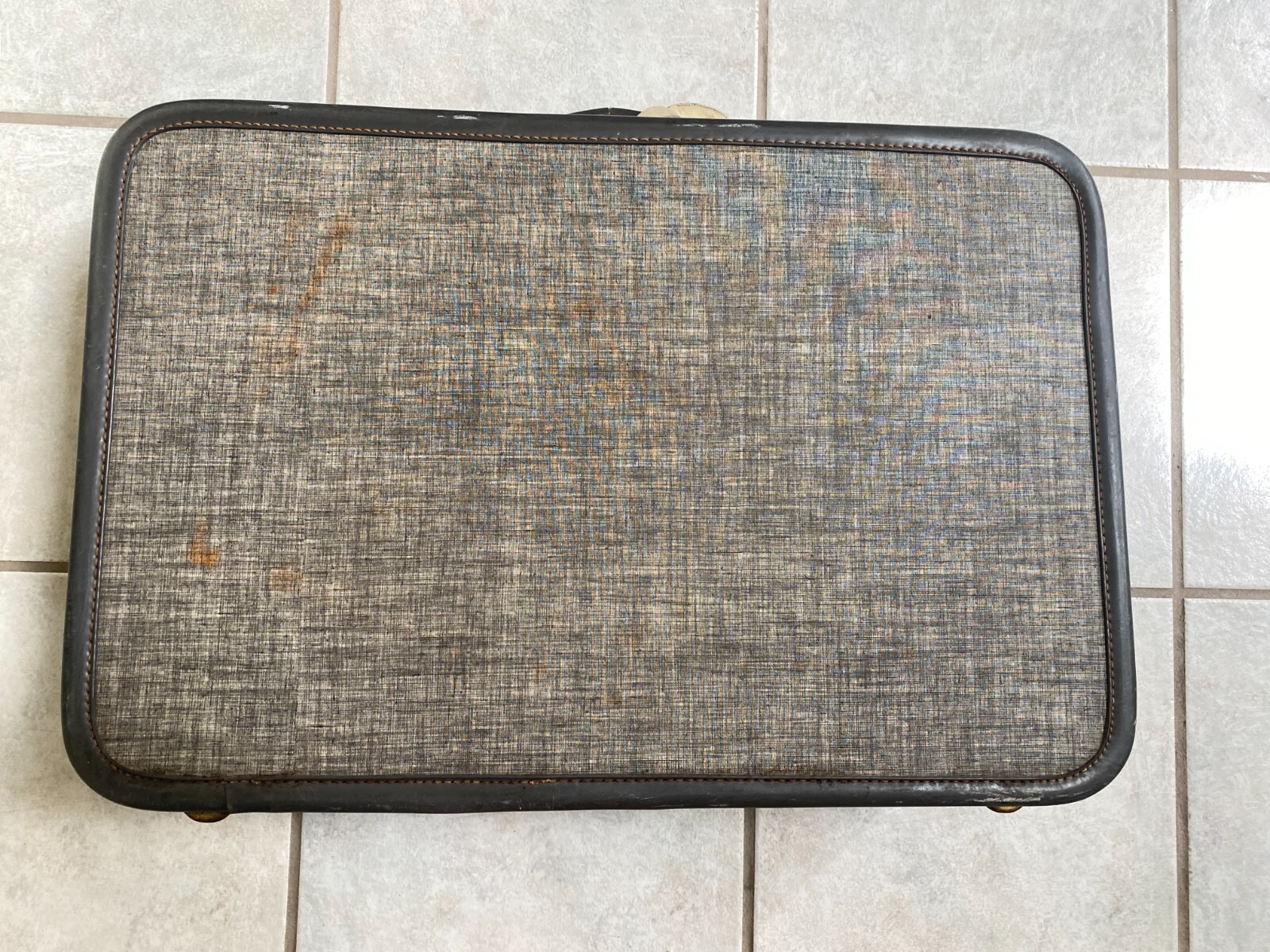 American Tourister Hi-Taper 1940s gray hard suitcase luggage 24 x 16 pink lining