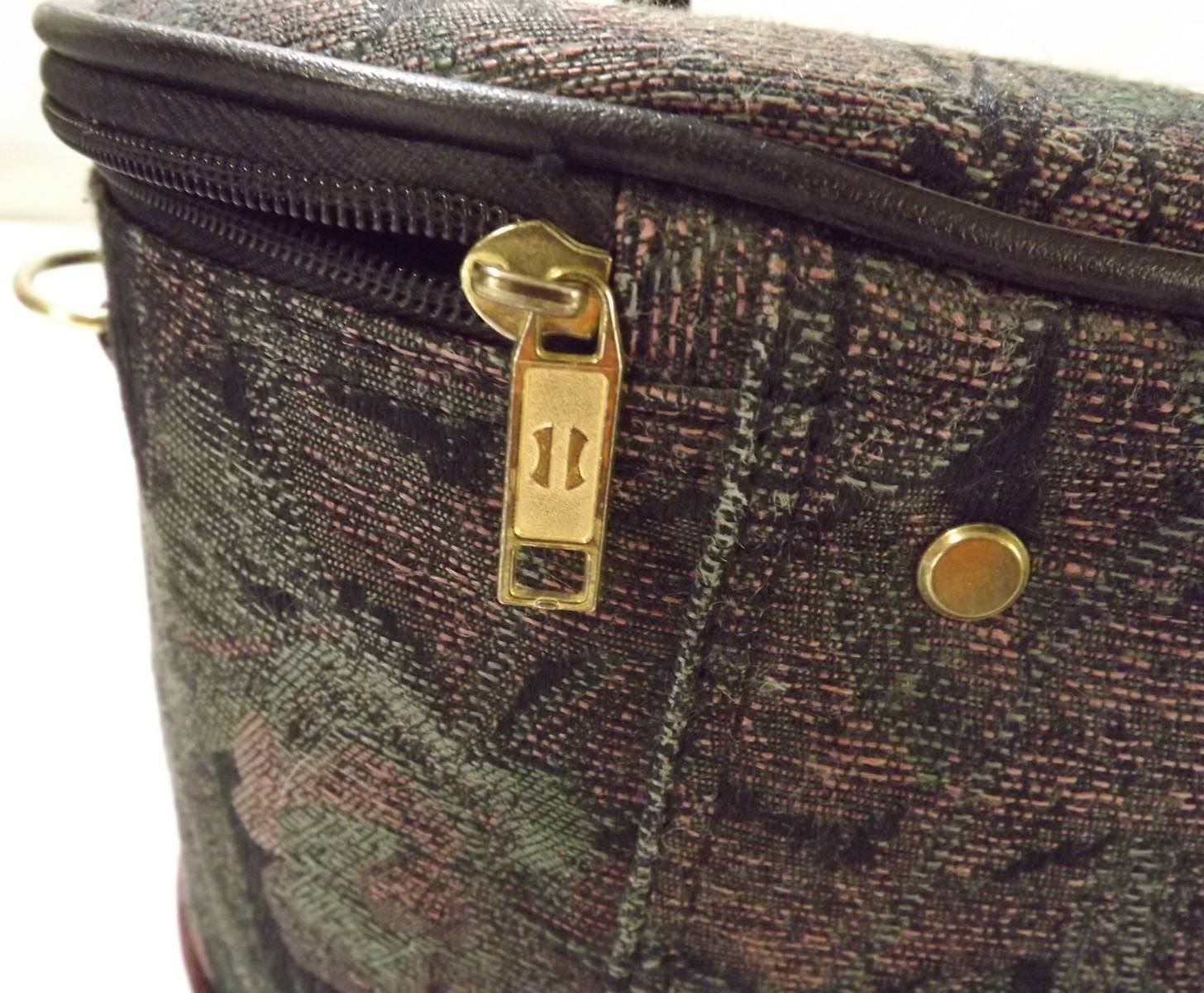 VTG American Tourister Tapestry Train Case Oval Carry On Luggage Bag Makeup