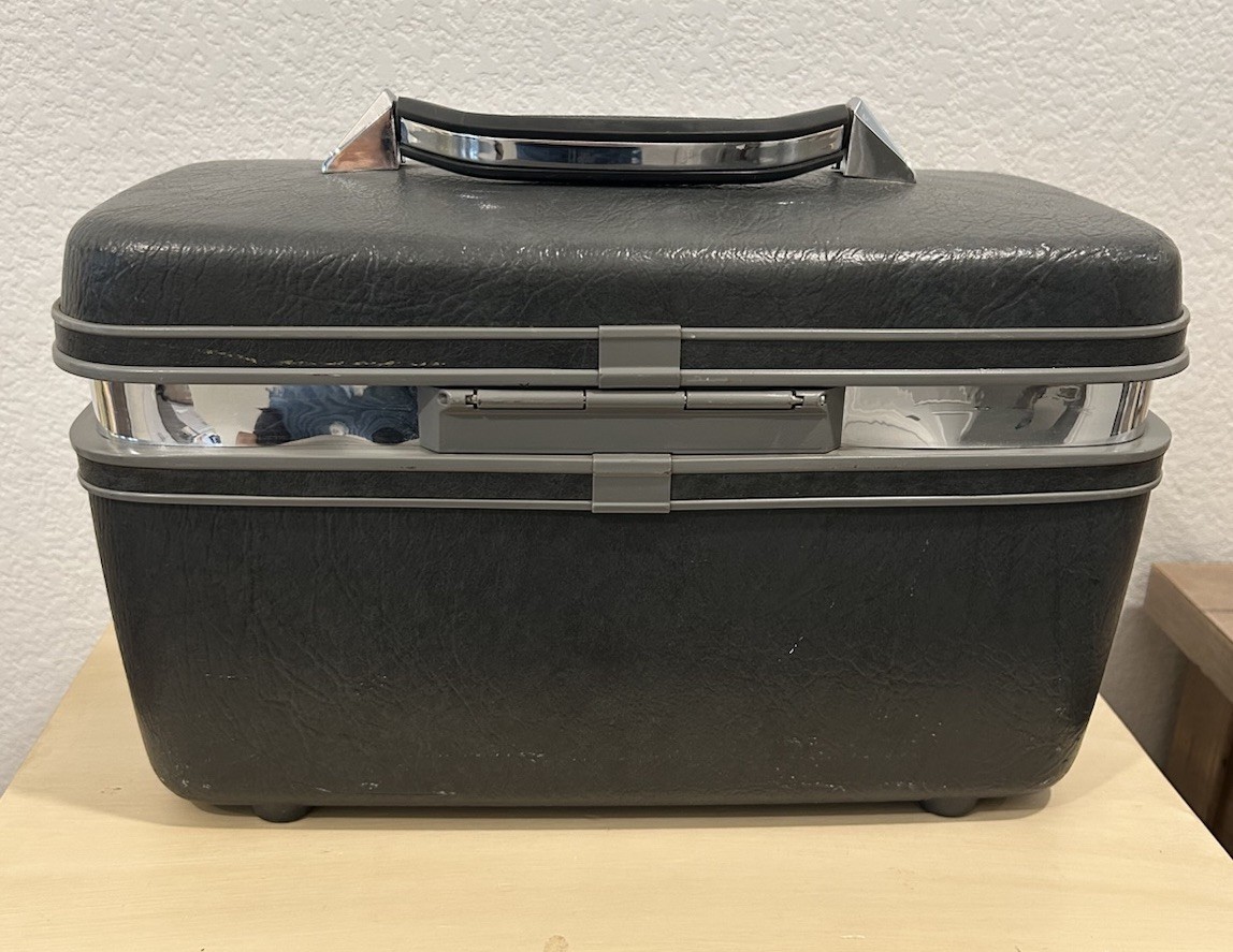 VTG Samsonite Navy makeup train case hard case carryon luggage