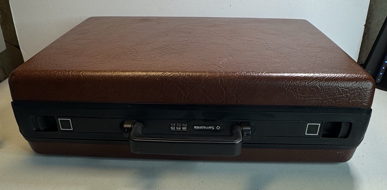 VINTAGE BROWN SAMSONITE HARDCASE BRIEFCASE W/ Combination