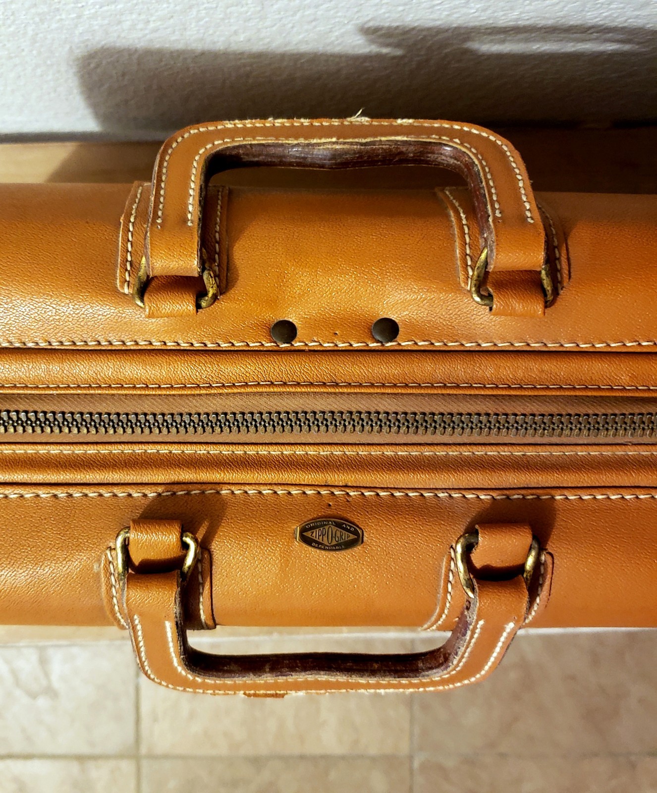 True Vintage ZippoGrip Hard Case Travel/Luggage Bag