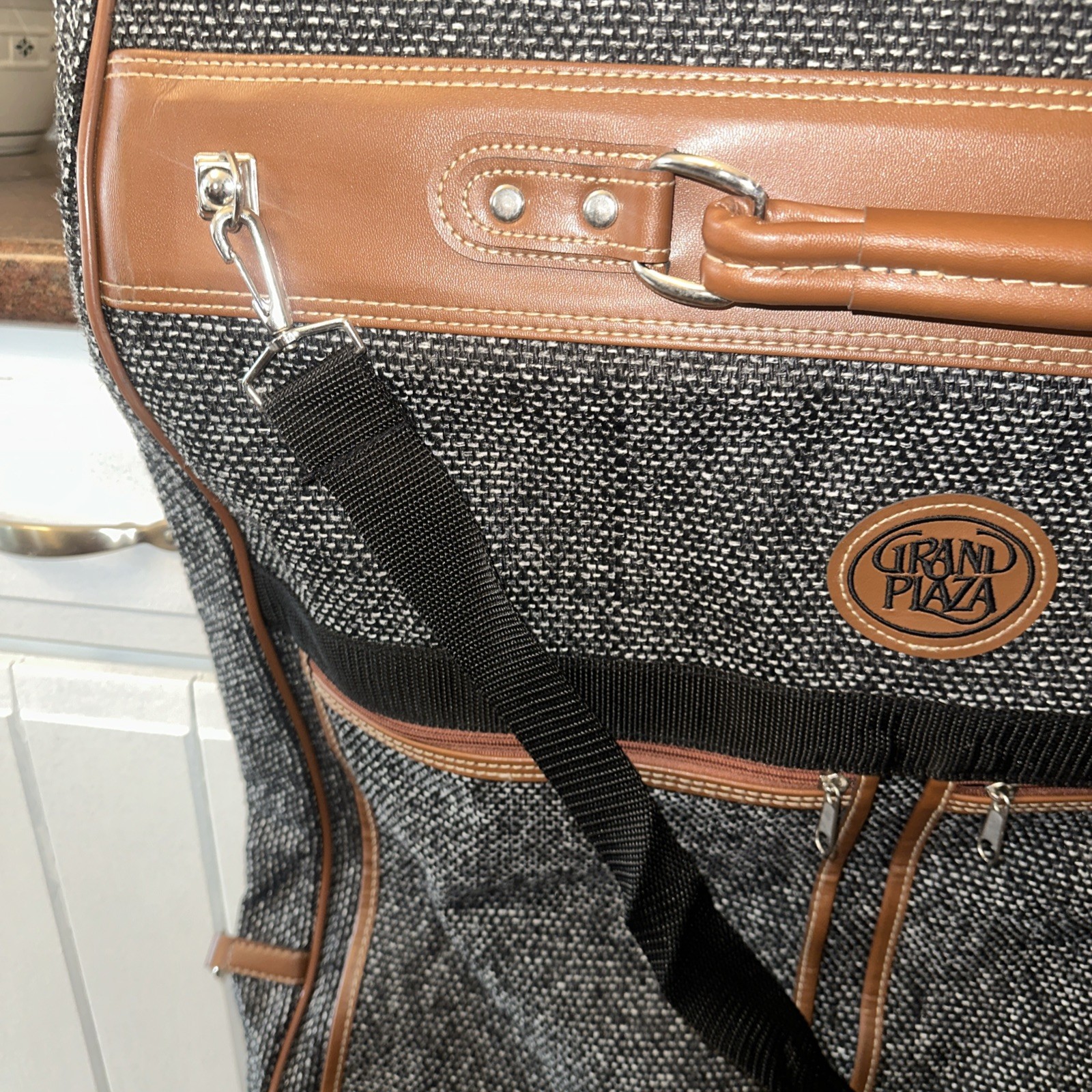 VTG Grand Plaza Suit Suitcase Travel Bag Great Condition See Photos