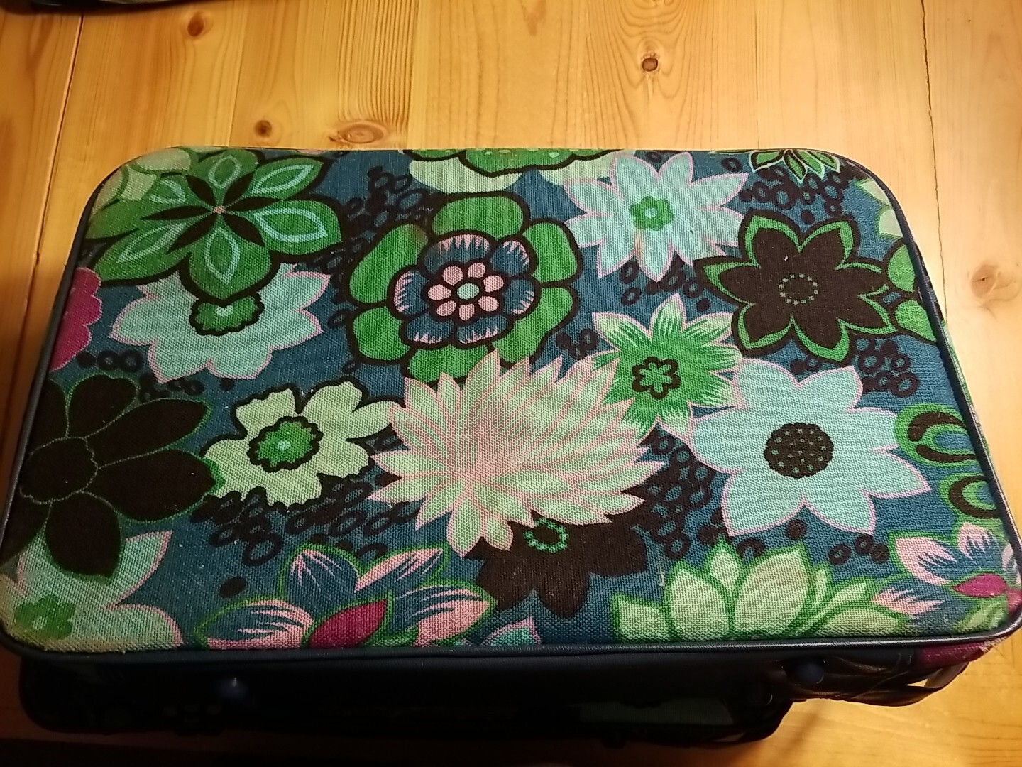 3 ~Vintage nesting Travelware Fabric Suitcase Luggage Floral Hippie Japan Boho