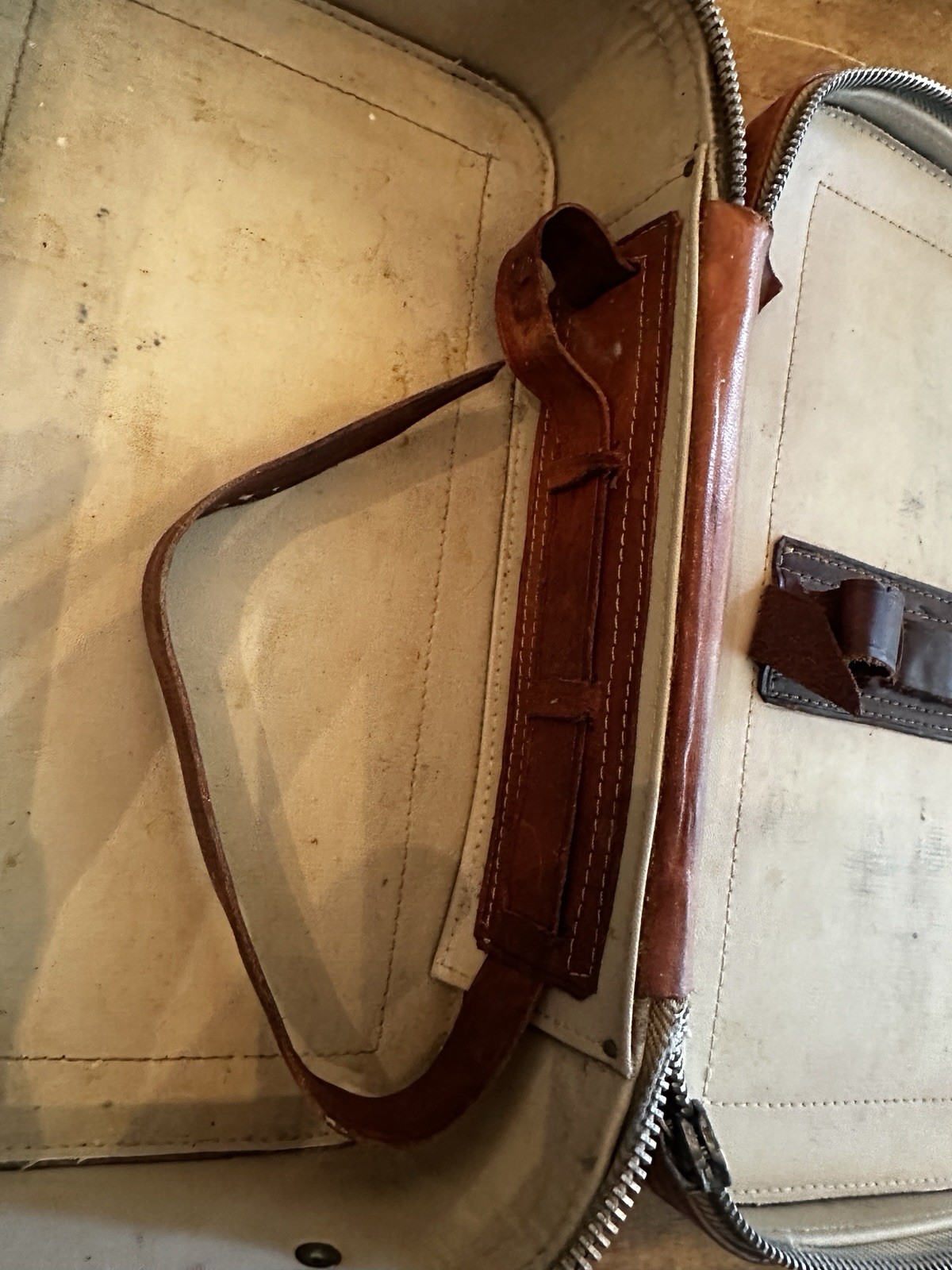 True Vintage Hand Tooled Zipper Leather Train Case Cosmetic Bag