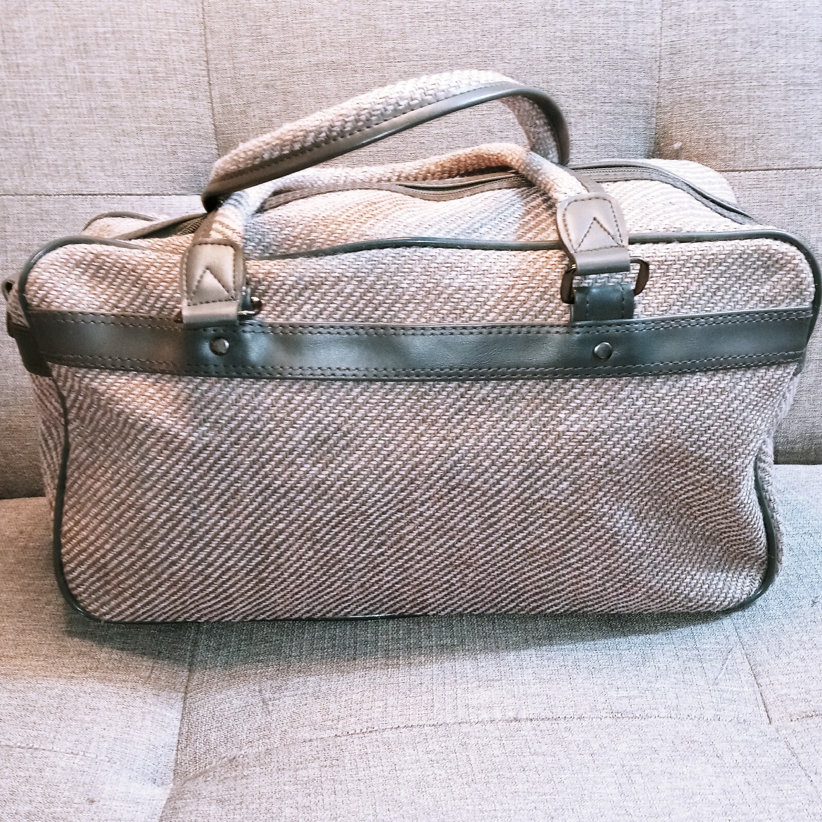 Vintage Sasson Pink Gray Duffel Bag Travel Tote Carry Shoulder Strap Zippered