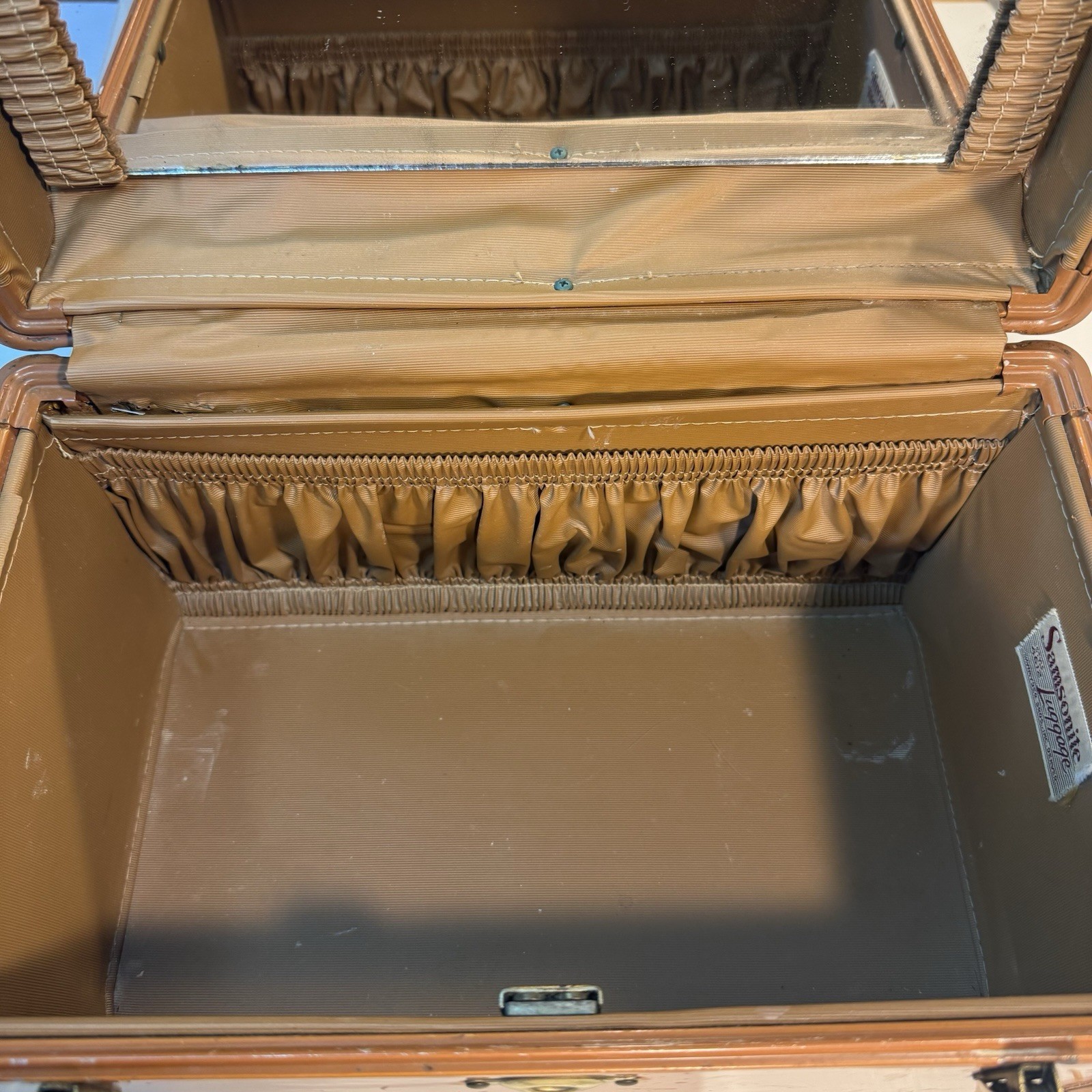 Vintage Samsonite Schwayder #4612 Brown Faux Leather Makeup Train Hard Case