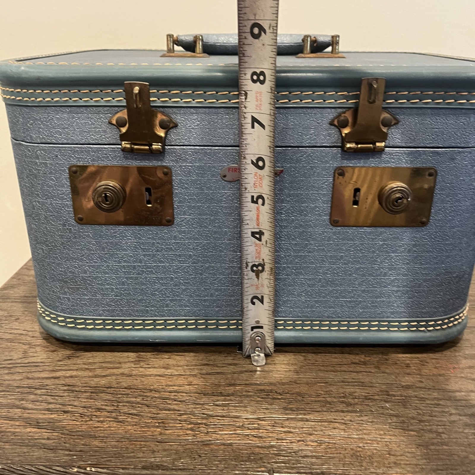 Rare First Lady 1960’s Blue Train Case Pebbled, Pink Interior Riveted No Key