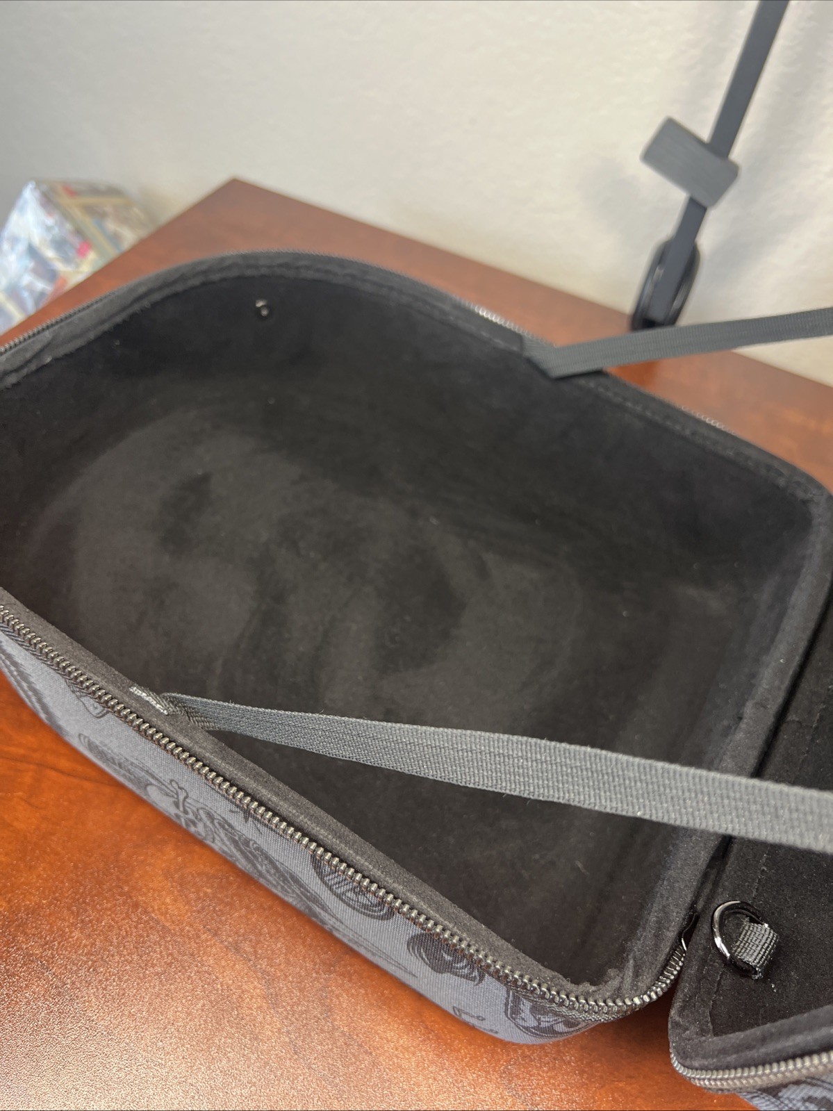 Rebel 8 Hat Carrier Travel Hat / Cap Case Luggage