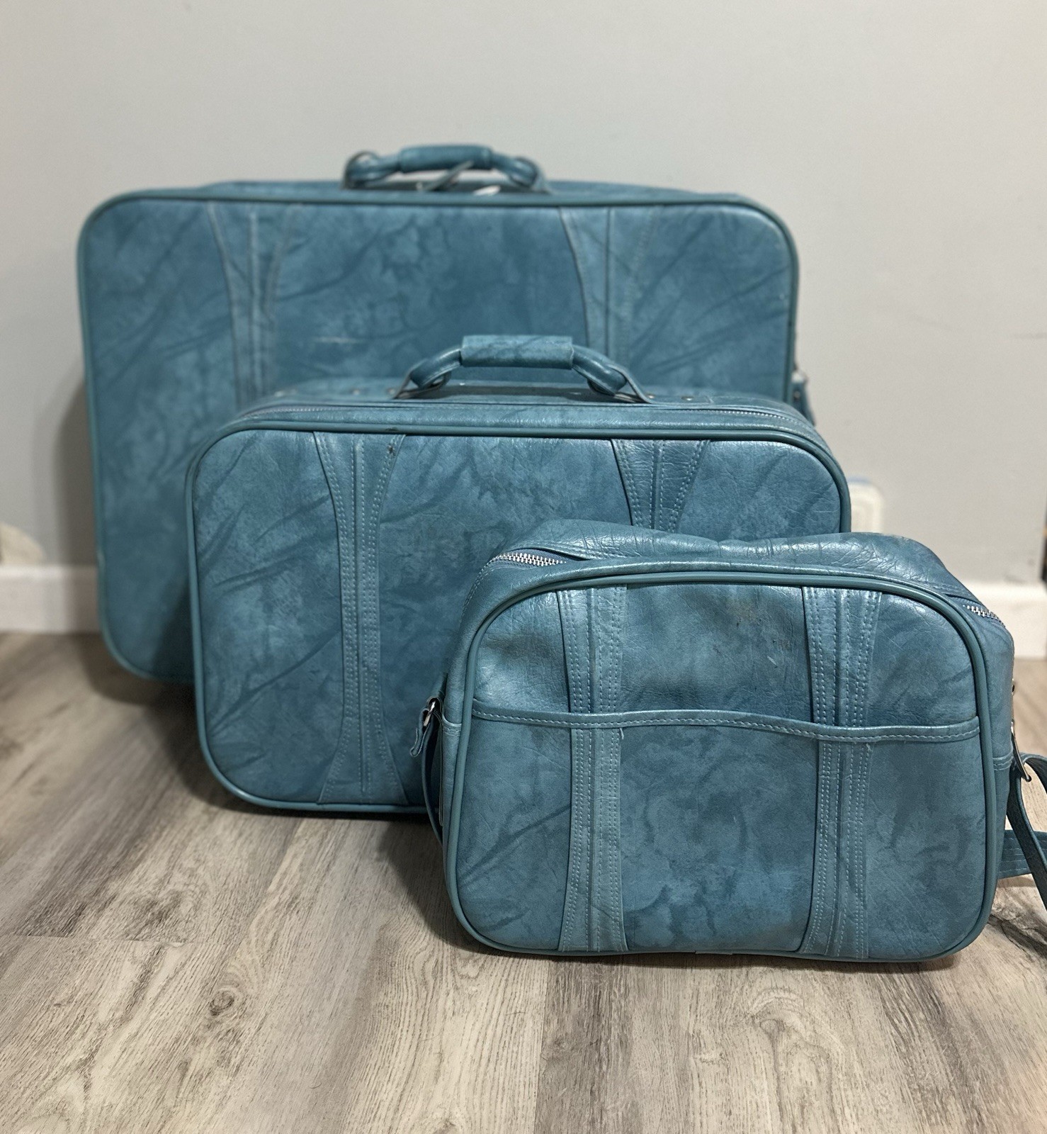 American Tourister Vintage 1970s Blue Vinyl Luggage Set 3 Pieces Locking (RARE)