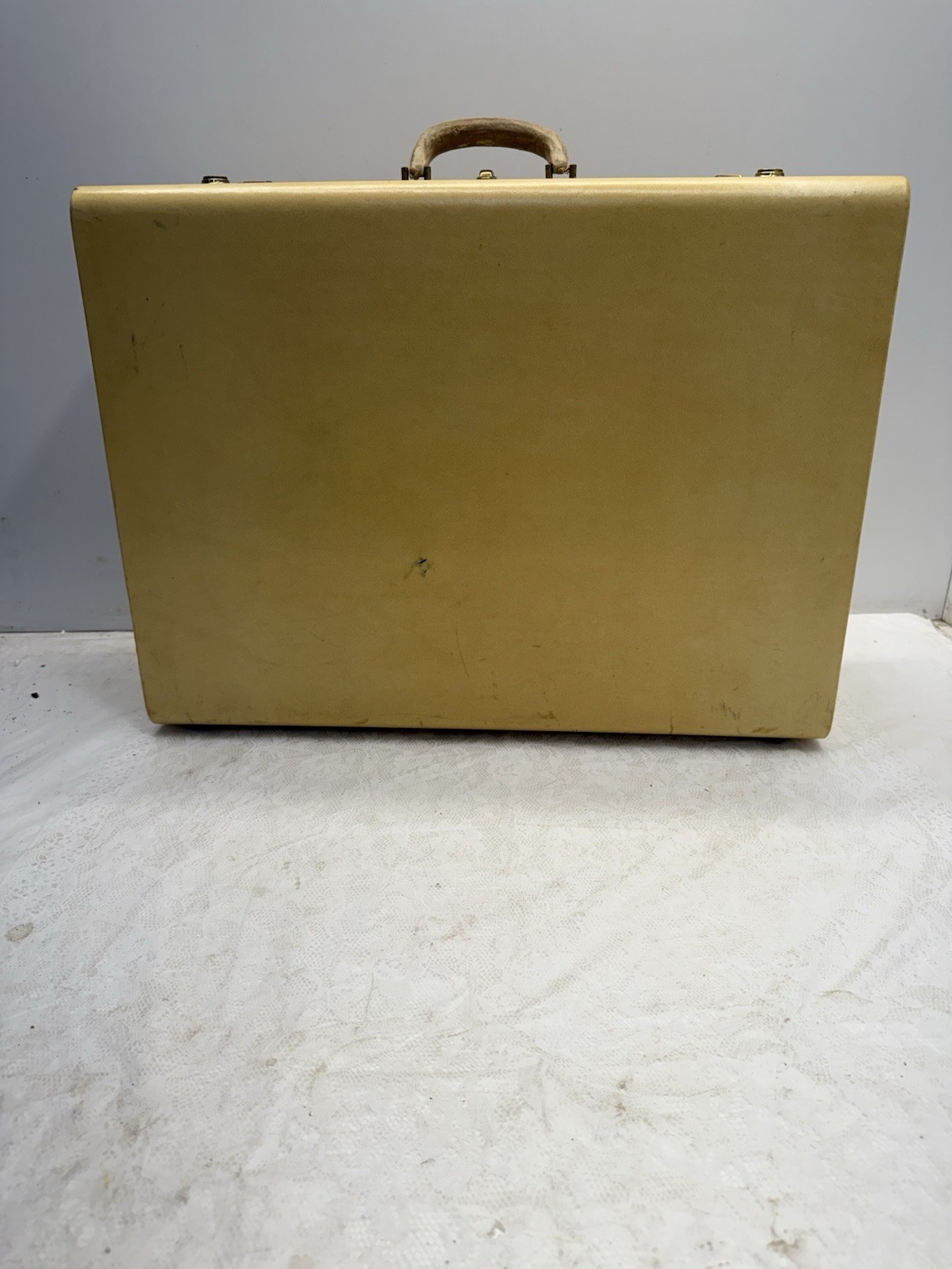 Rare Oshkosh Suitcase With Wooden Hangers, Key & Suitcase Cover 23”x18”X8”