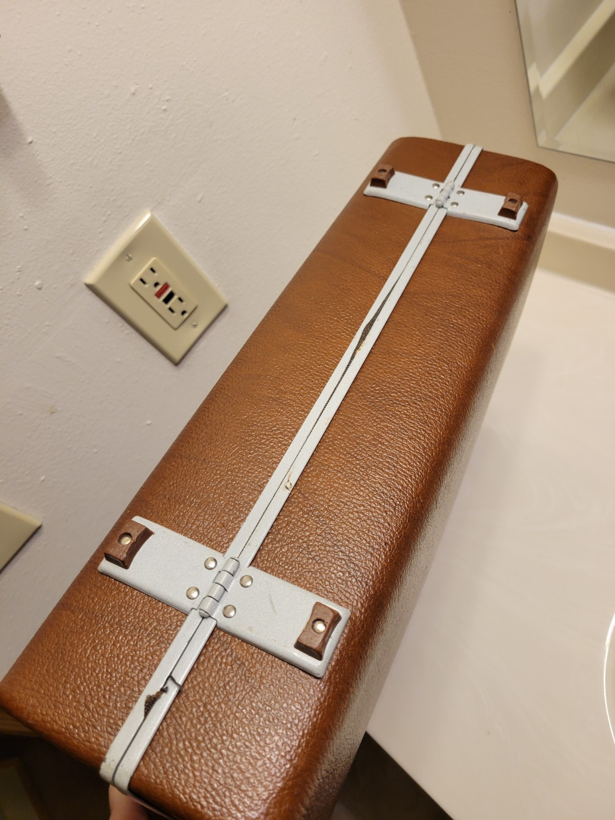 VINTAGE SEARS COURIER II BRIEFCASE / HARD BROWN SHELL / STILL HAS KEY
