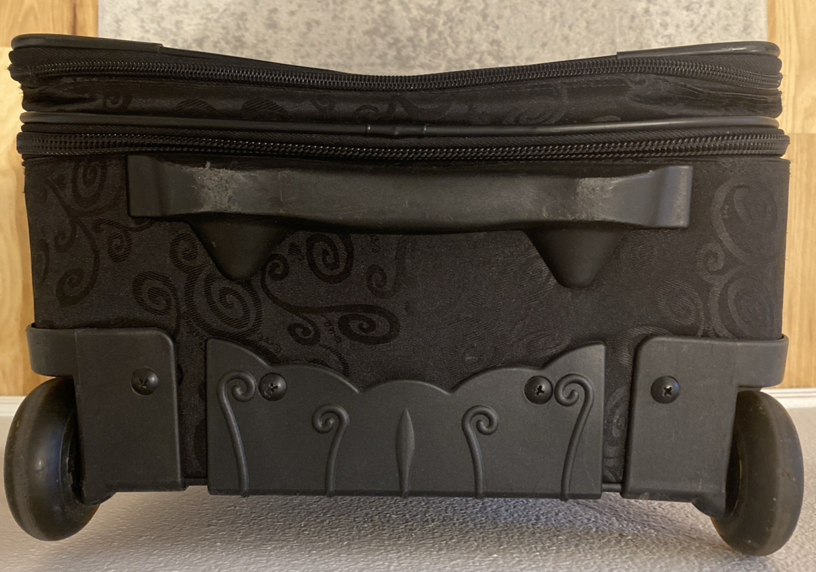 Brighton 22″ Black Brown Croc Rolling Carry On Luggage