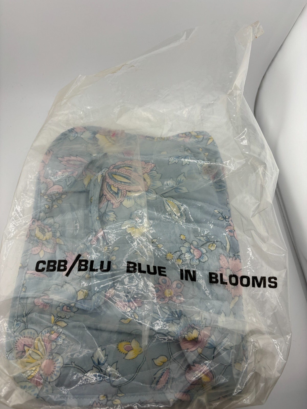 Vintage Makeup Travel Kit Travel Bag with Accessories Blue in Blooms Floral Bag