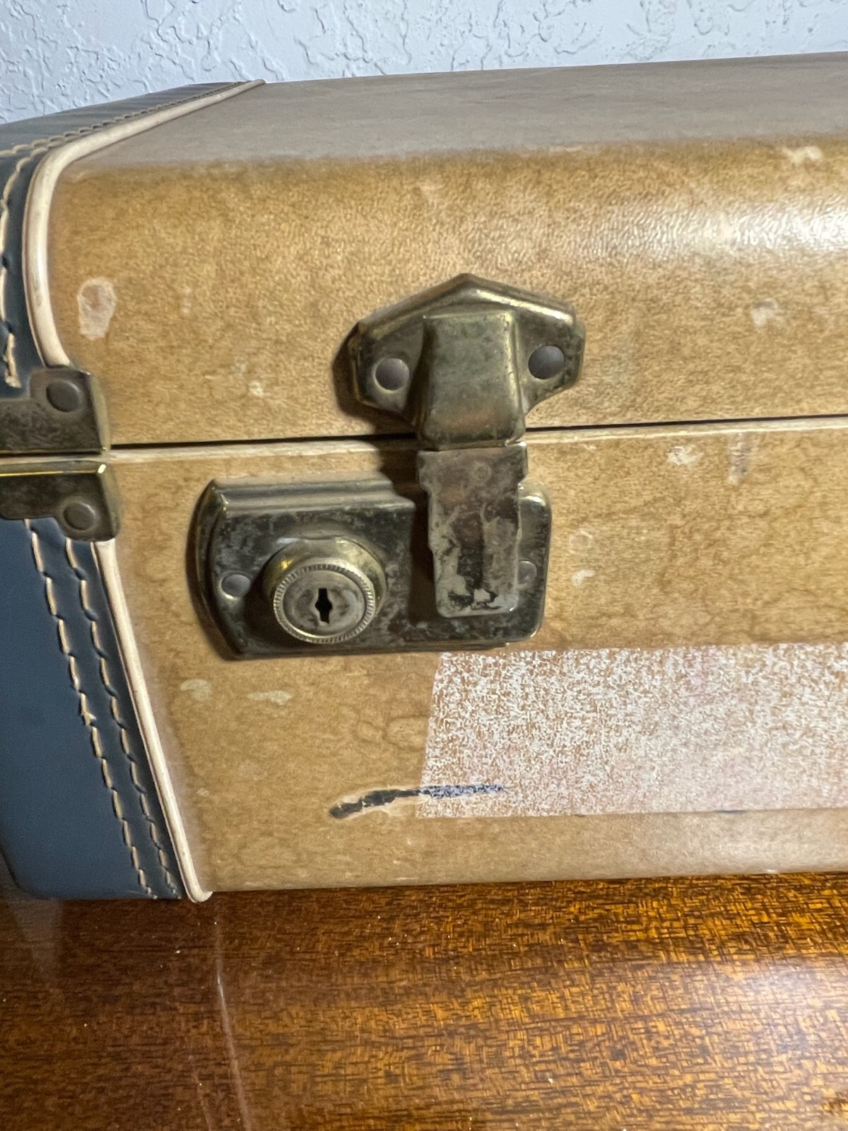 Vtg Vacationer Cream Blue suitcase stackable Retro Luggage Travel Bag