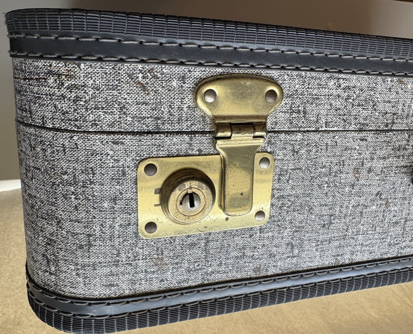 Vintage Monarch Suitcase Luggage Hard Side Fabric Lined Interior Pockets