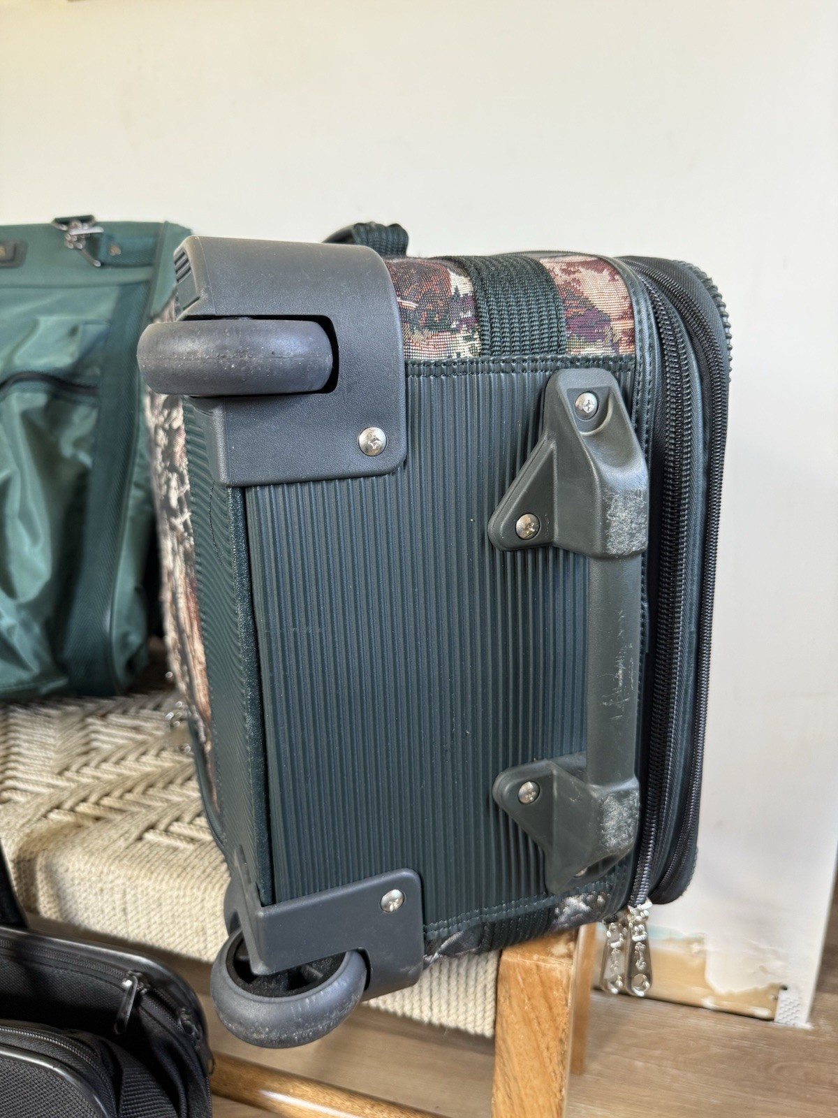 🍊Vintage Lot of 4 Atlantic Suitcase/Bags Floral Tapestry w/ Wheels Garment More