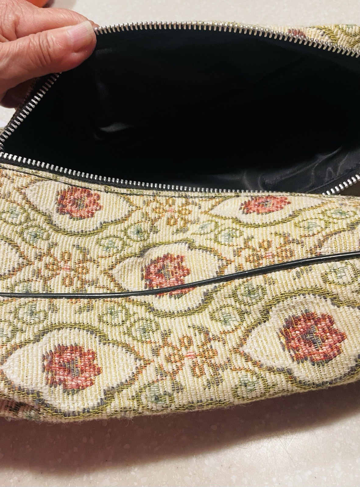 Vintage Teardrop Tapestry Shoe Bag Luggage Oval Overnight Handbag Nice Exc Cond.