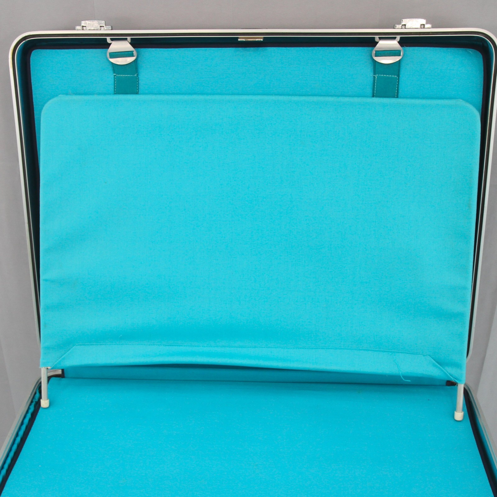 Vintage Zero Halliburton Aluminum Suitcase CLEAN Accessories 24″ x 18″ x 8″