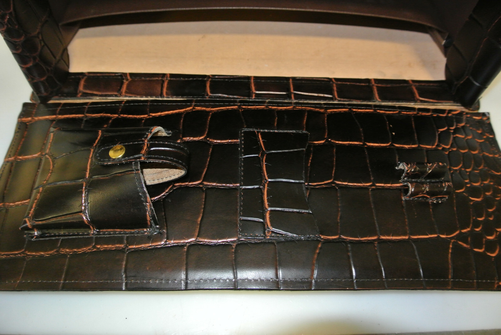 VINTAGE STANWOOD LUGGAGE FAUX ALLIGATOR SALESMAN CASE WITH COMBINATION LOCK