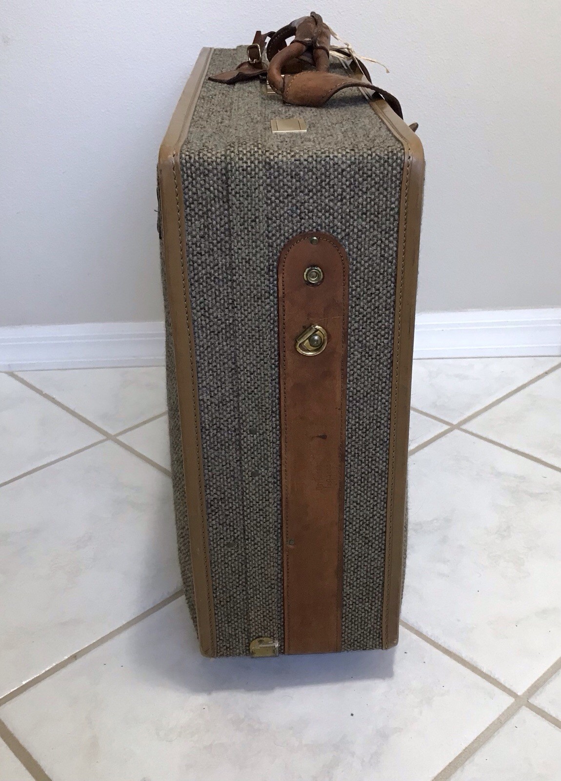 Vintage HARTMANN LUGGAGE Tweed with Leather Suitcase 24”X 19”X 7” READ