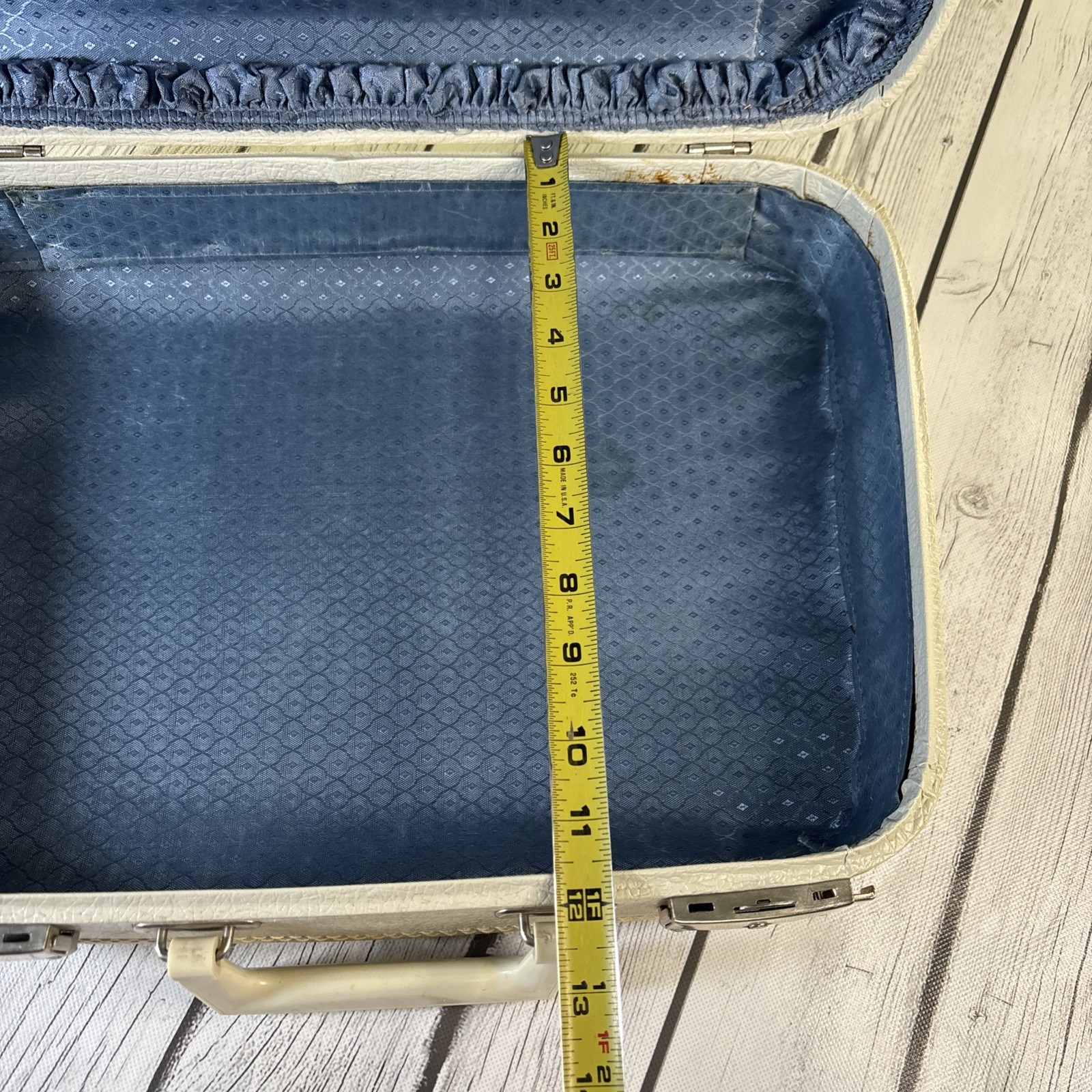 Vintage White Hardshell Vanity/Train Case Blue Quilted Interior Lining w/Mirror.
