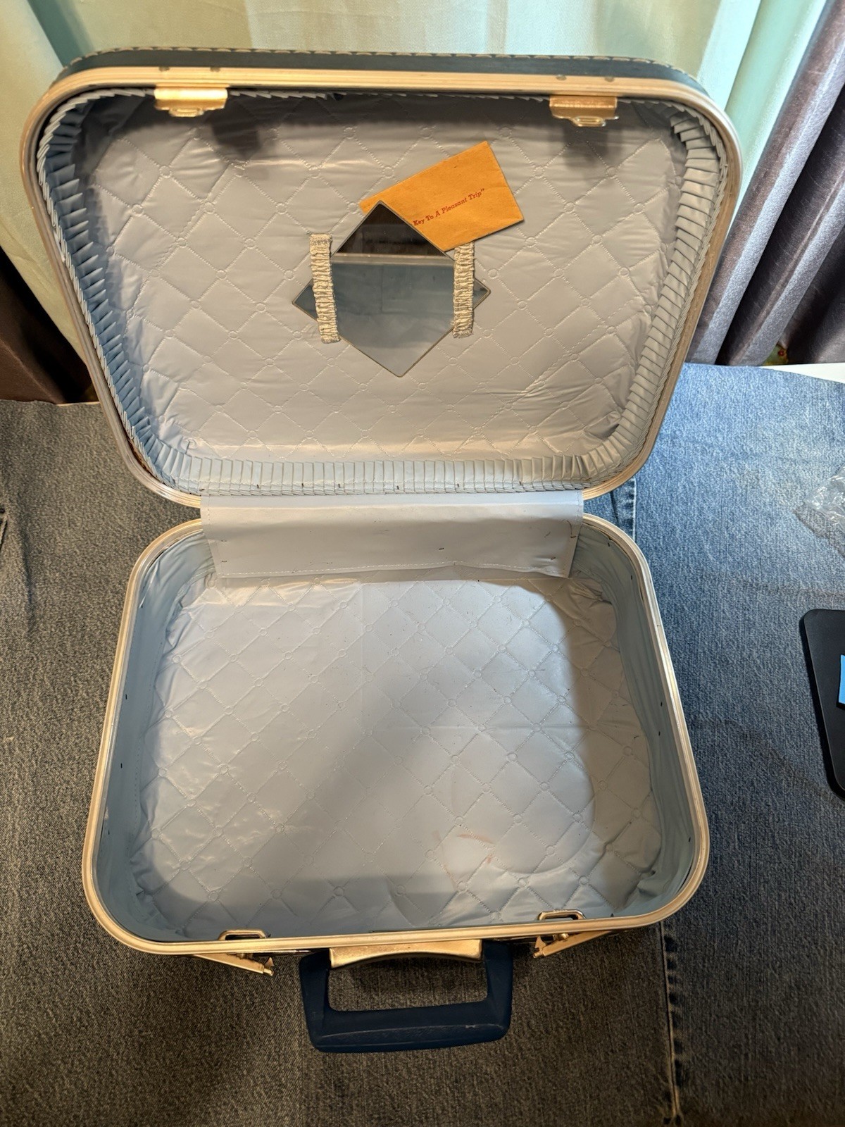 Blue Vintage Retro Suitcase hardshell Train case w/ mirror, lock and Keys