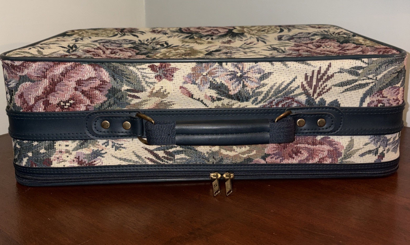 Vintage Leisure Luggage Beautiful Canvas Floral Forest Green Trim Carry On Rolls