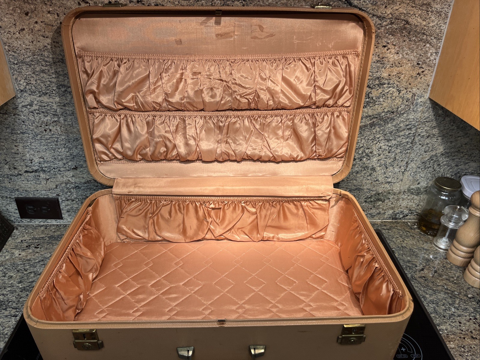 Vintage 1950s Lady Baltimore Beige 2 Pc Hard Luggage Suitcases