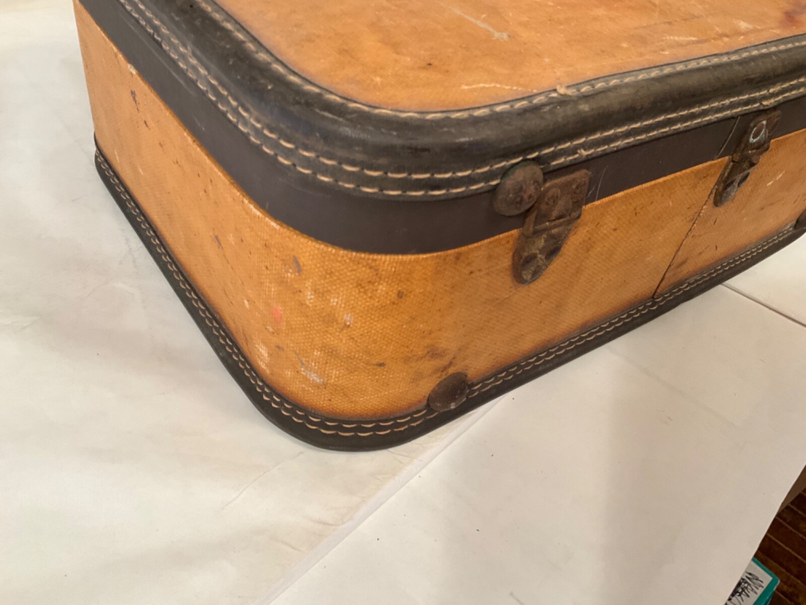 Vintage US Luggage Pockets Brass Clip Locks Travel Bag Suitcase Hard 1960s 1950s