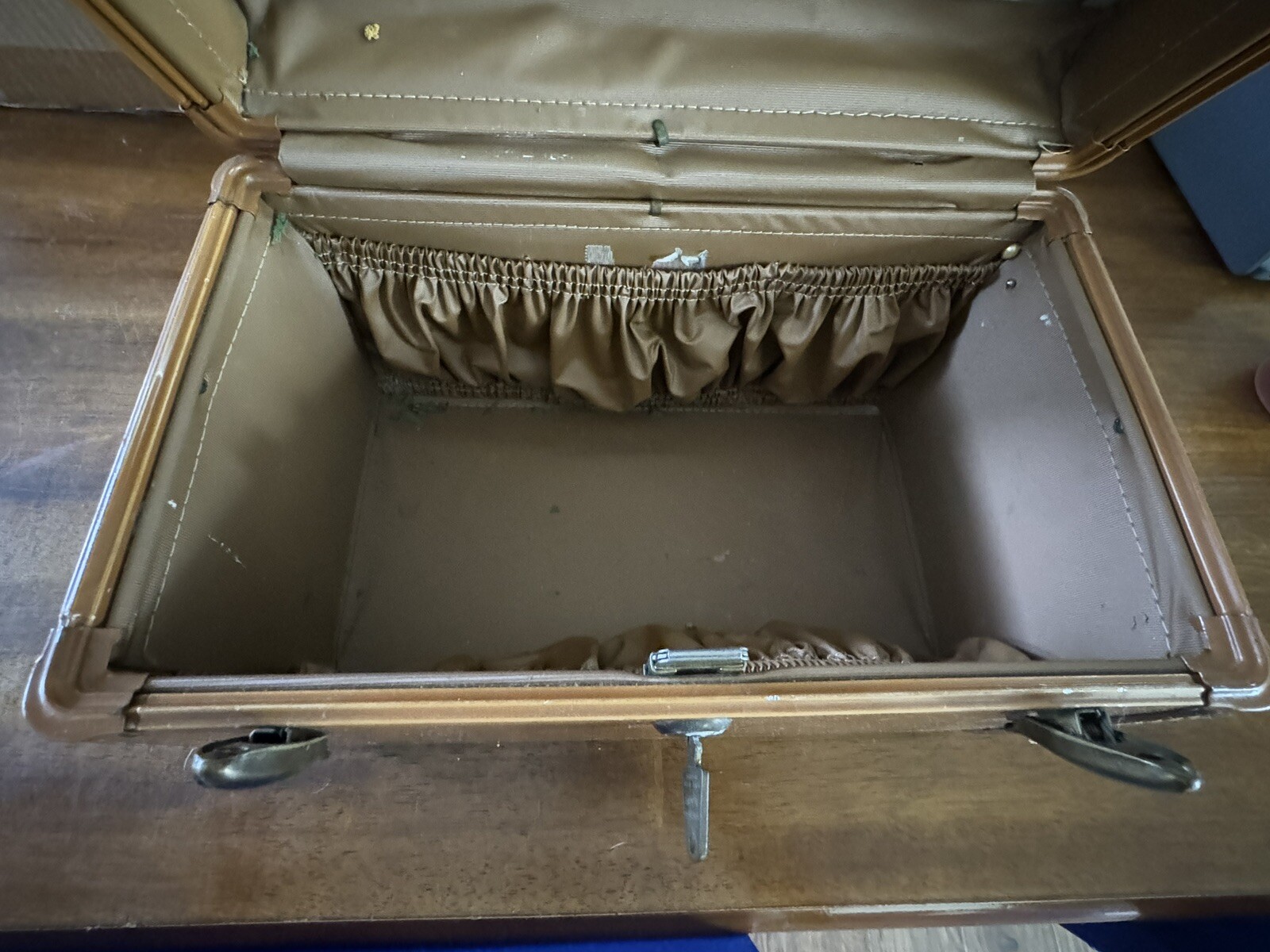 Vintage Samsonite Schwayder #4612 Brown Makeup Train Hard Case W/ Key