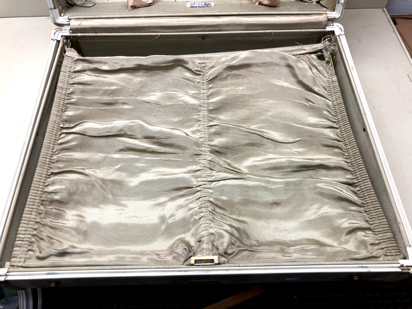 Vintage Large Samsonite Hard Side Suitcase Luggage 4551 Marble Cream
