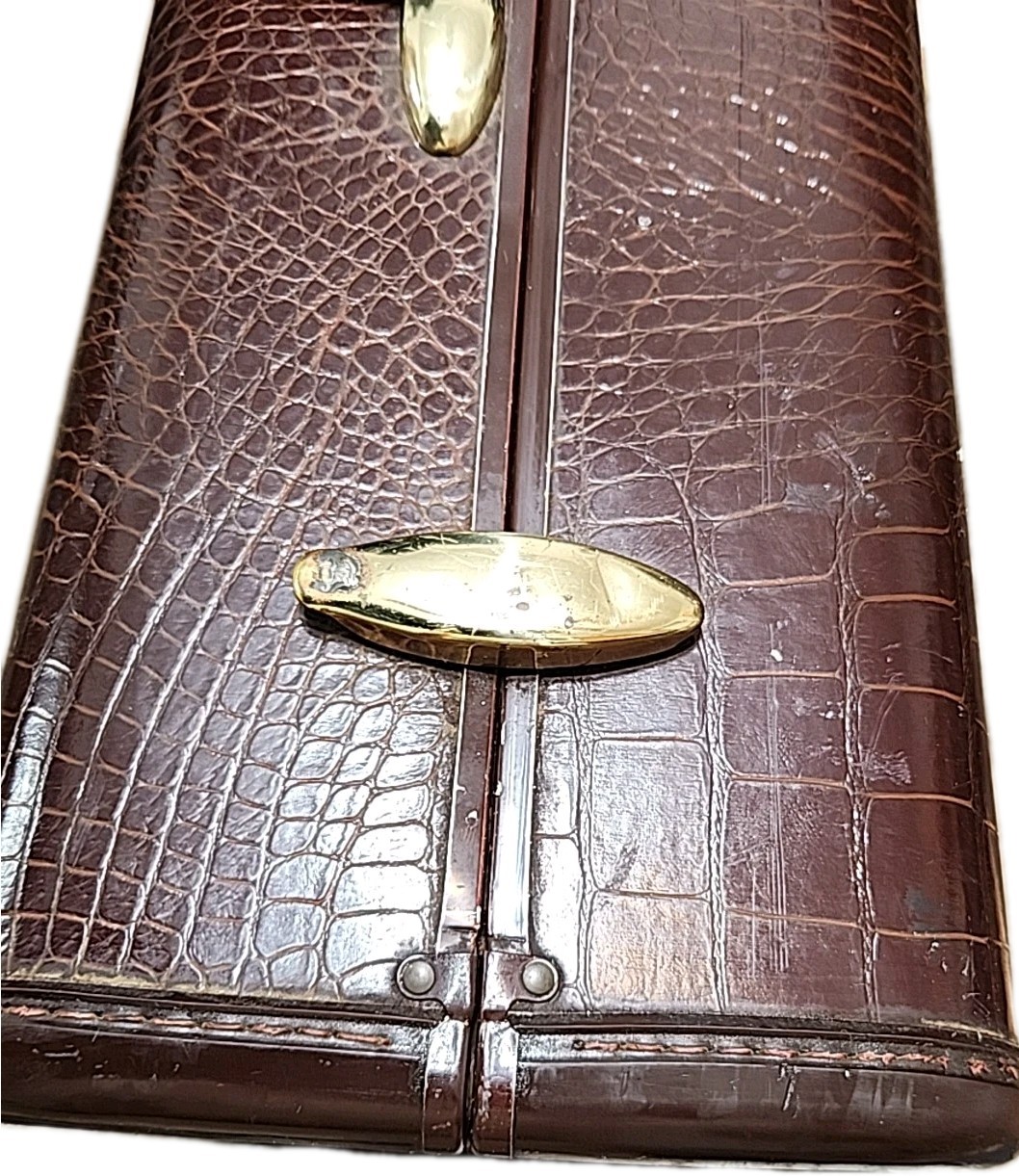 Samsonite Suitcase Luggage 4137, Faux Alligator Shwayder 24.25Wx19.5″x9″ Vintage
