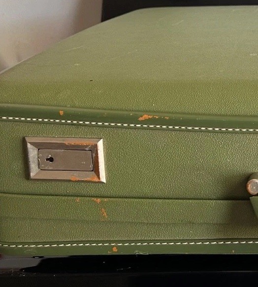 Wheary hard shell Avocado& cream Luggage inside vintage well loved 24”x20