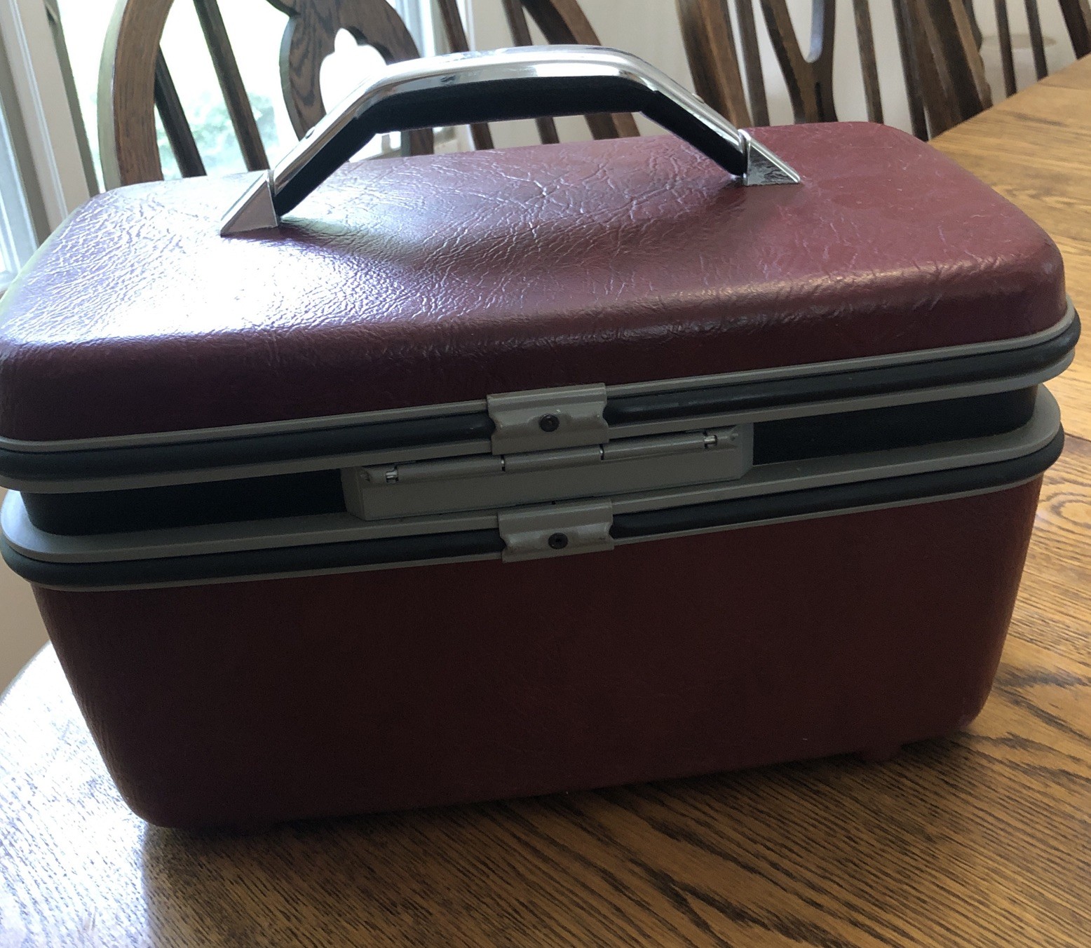 Vintage Samsonite Silhouette Train Case Cranberry with Mirror And Makeup Trey