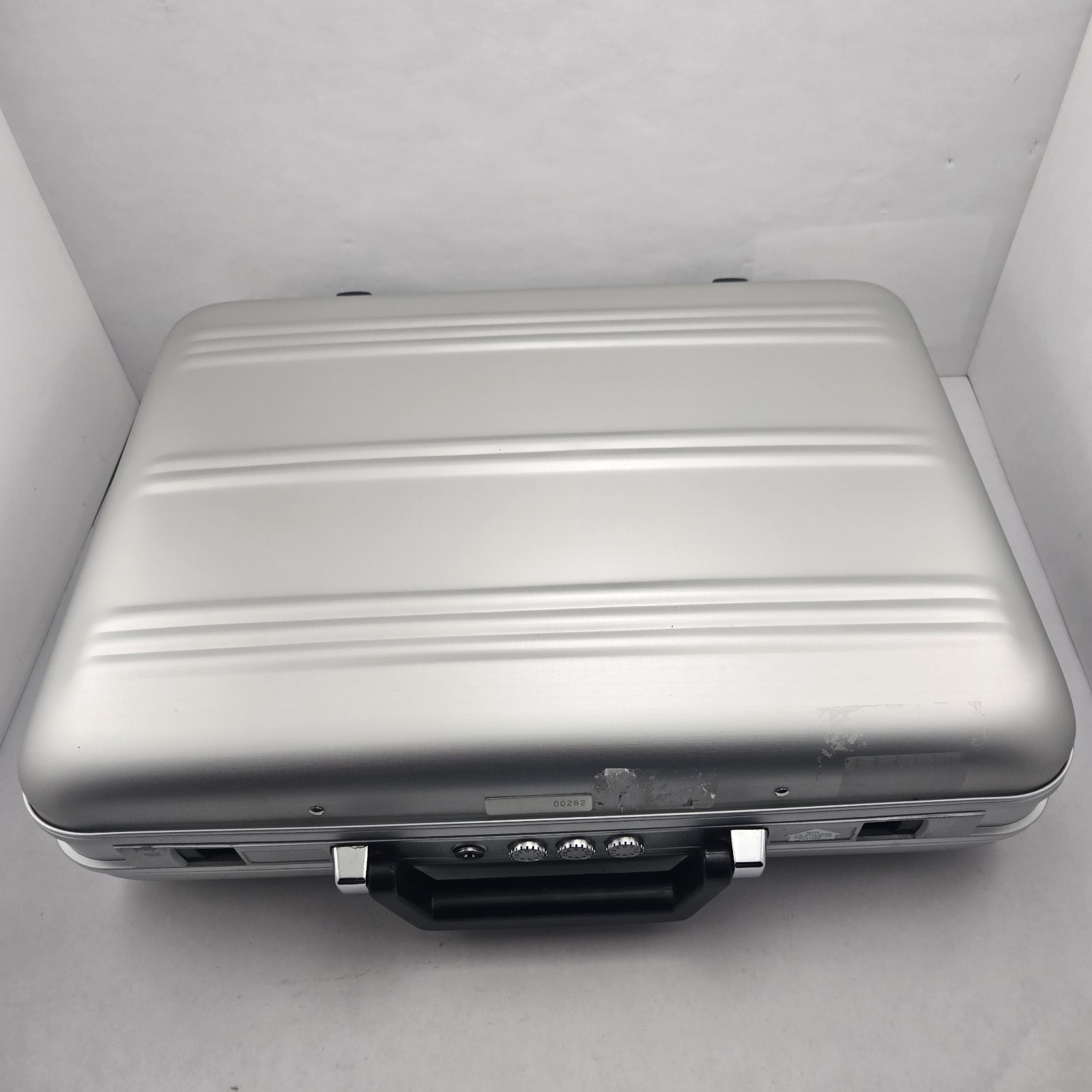 Used Aluminum Briefcase Silver Attache Case 18x13x4 Locking