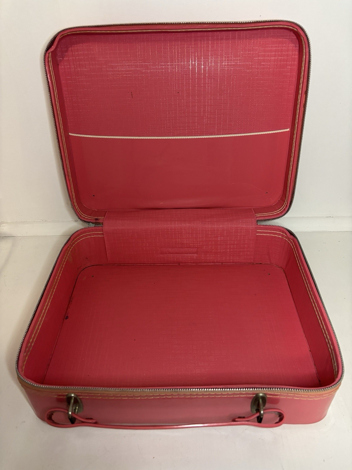 Vintage 60s-70s Keene PKG. Bubble Gum Pink Small Patent Suitcase Travel Case Mod