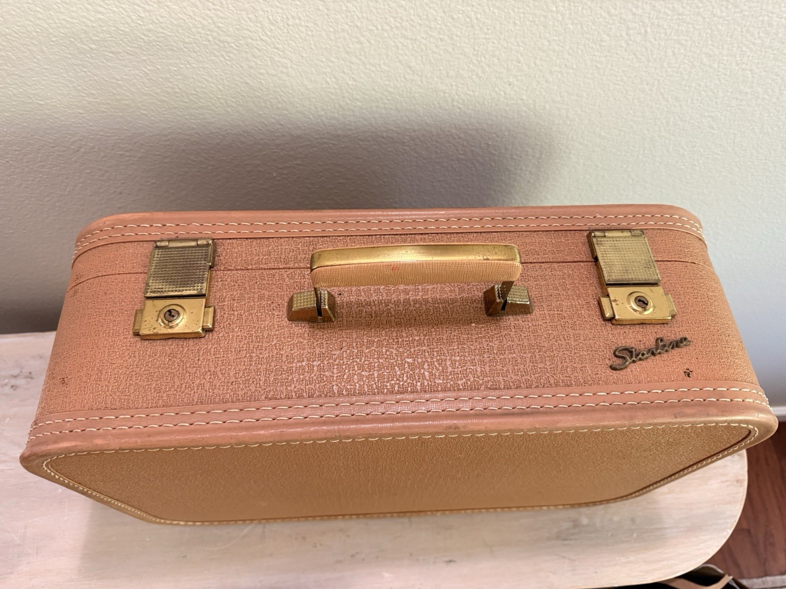 Starline Vintage Brown Hard Shell Suitcase Vinyl Locking Extra Compartments