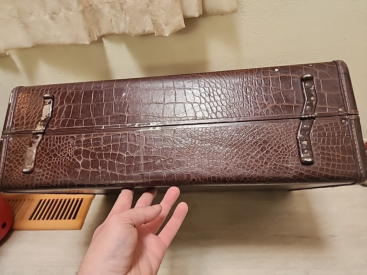 VINTAGE Samsonite 4135 Leather Faux Alligator Suitcase Luggage Brown