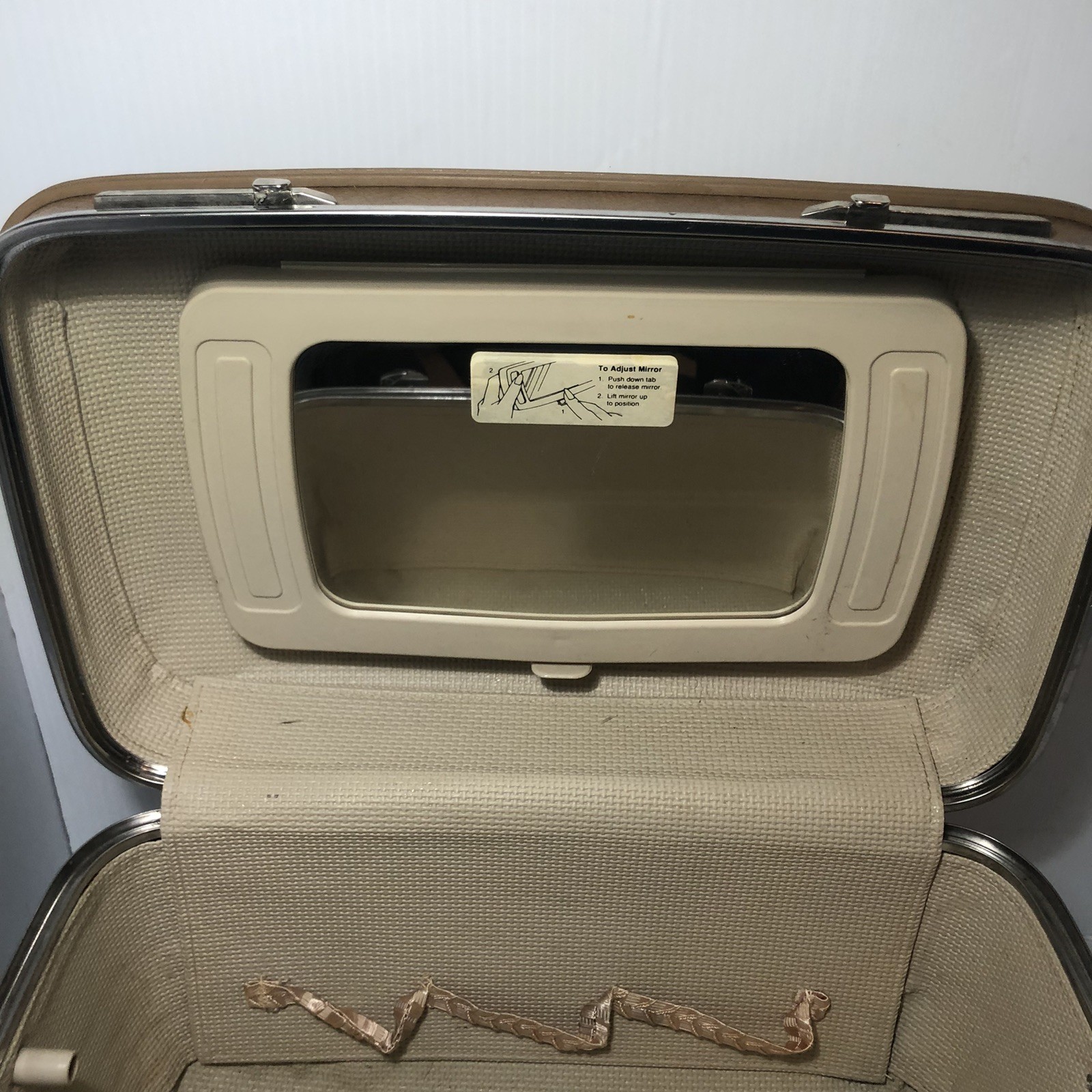 Vintage American Tourister Vanity Travel Train Case 14″ Brown Hard Shell W/Keys