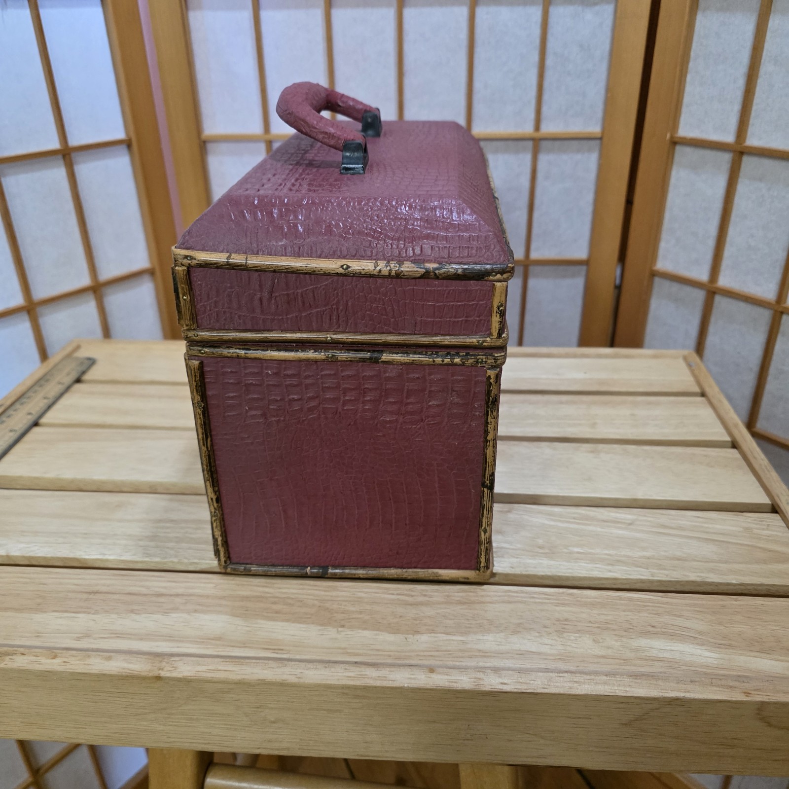 Vtg 50’s Train Case Makeup/Sewing/Stash Box Faux Alligator Vanity Cosmetic Lined