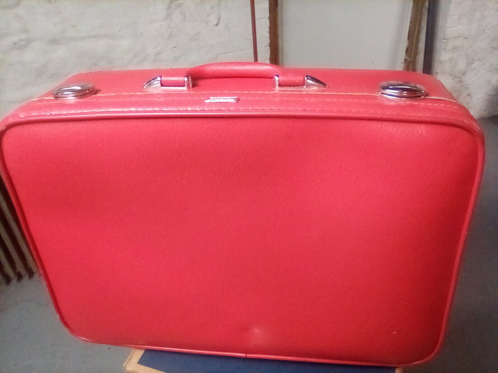 Vintage Amelia Earhart Suitcase–With Keys–Great Shape!