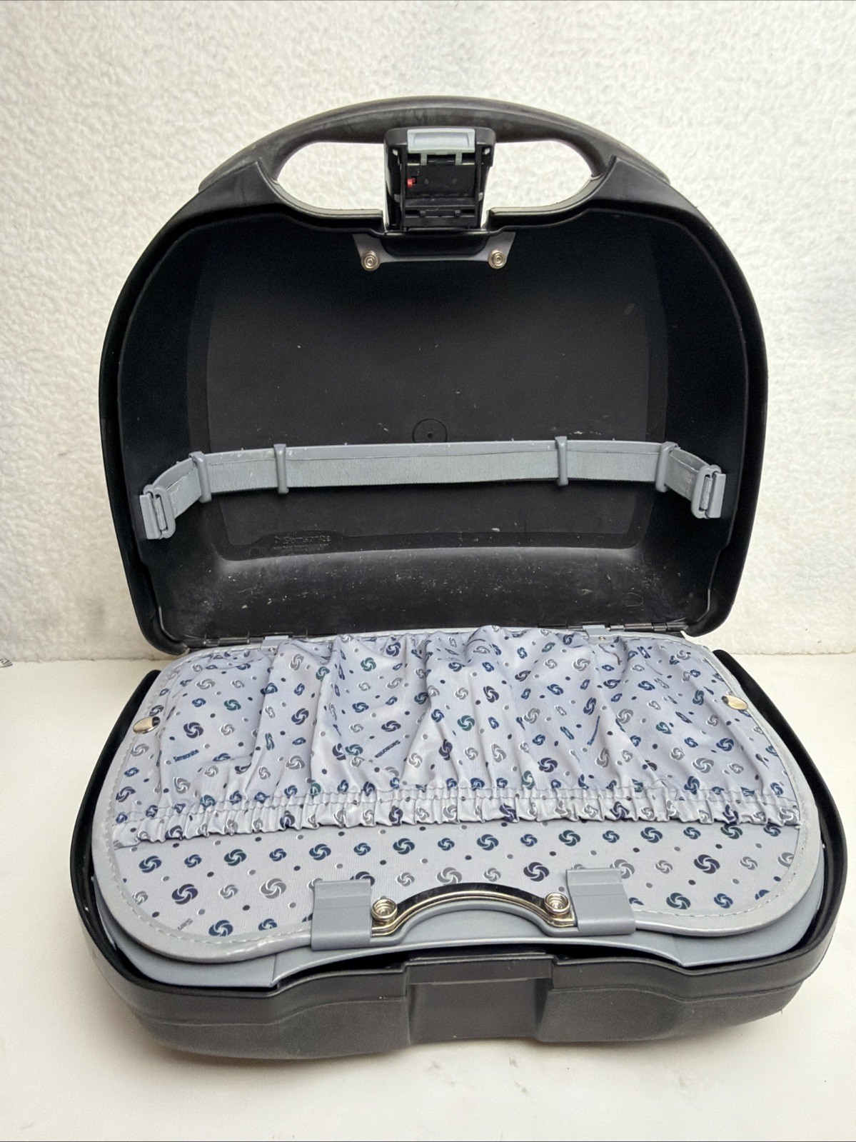Samsonite Epsilon Train Beauty Travel Case Black Hard Shell Combination Lock