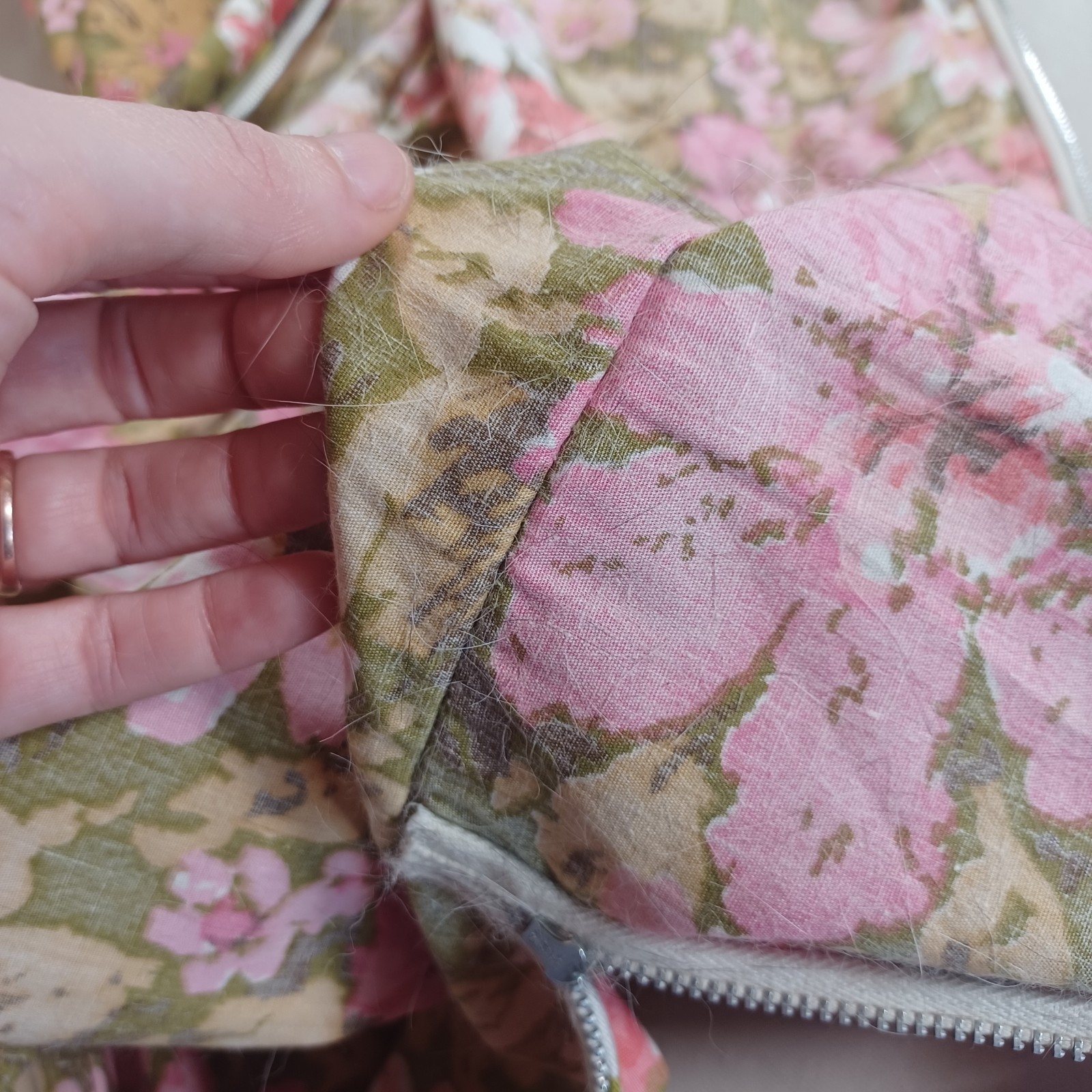 Vintage 1970s Flower Power Granny Cottage Chic Garment Bag Serval Zipper