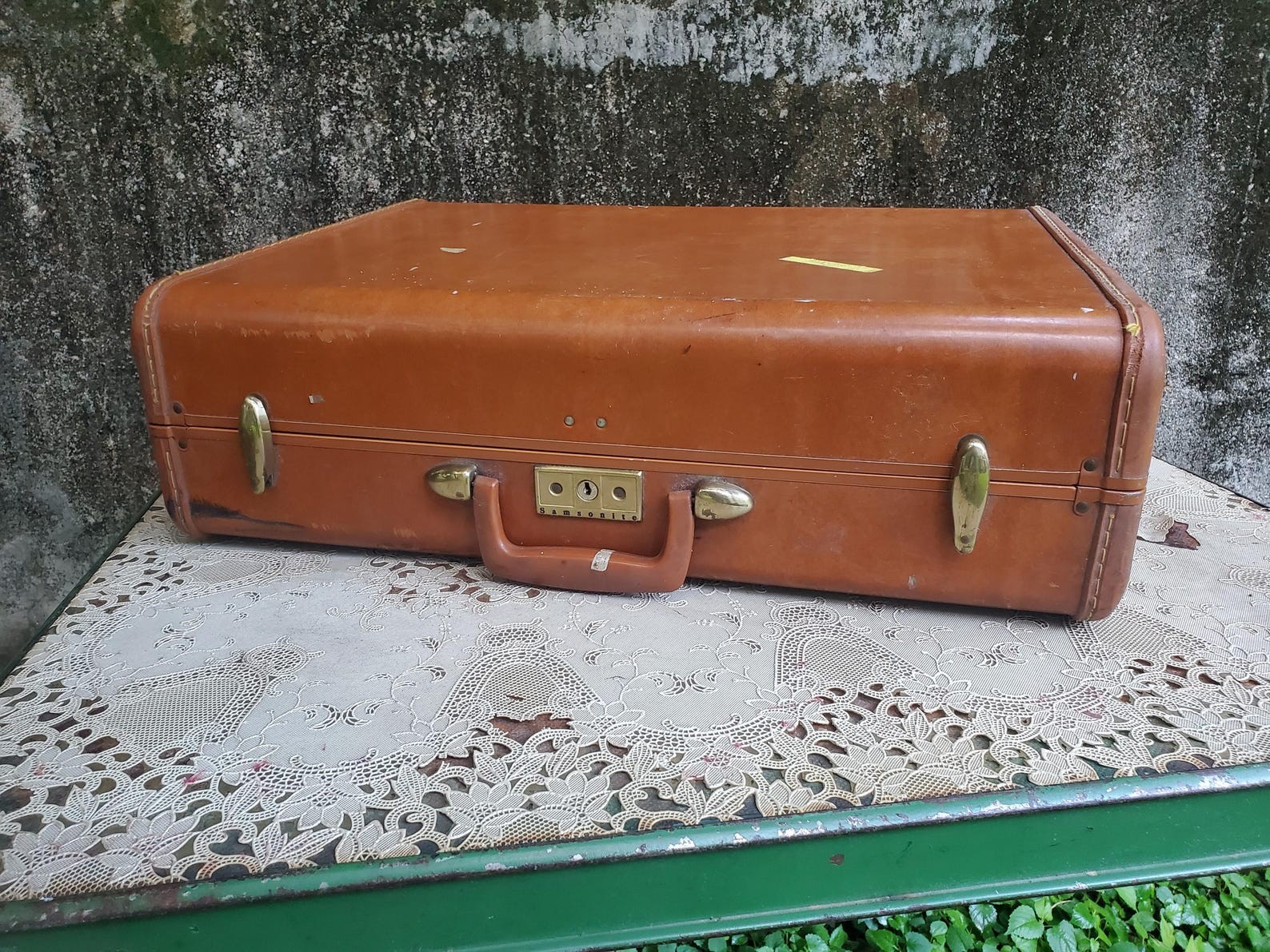 Vintage Brown Samsonite 21 Inch Suitcase Caramel Color Fabric Lining